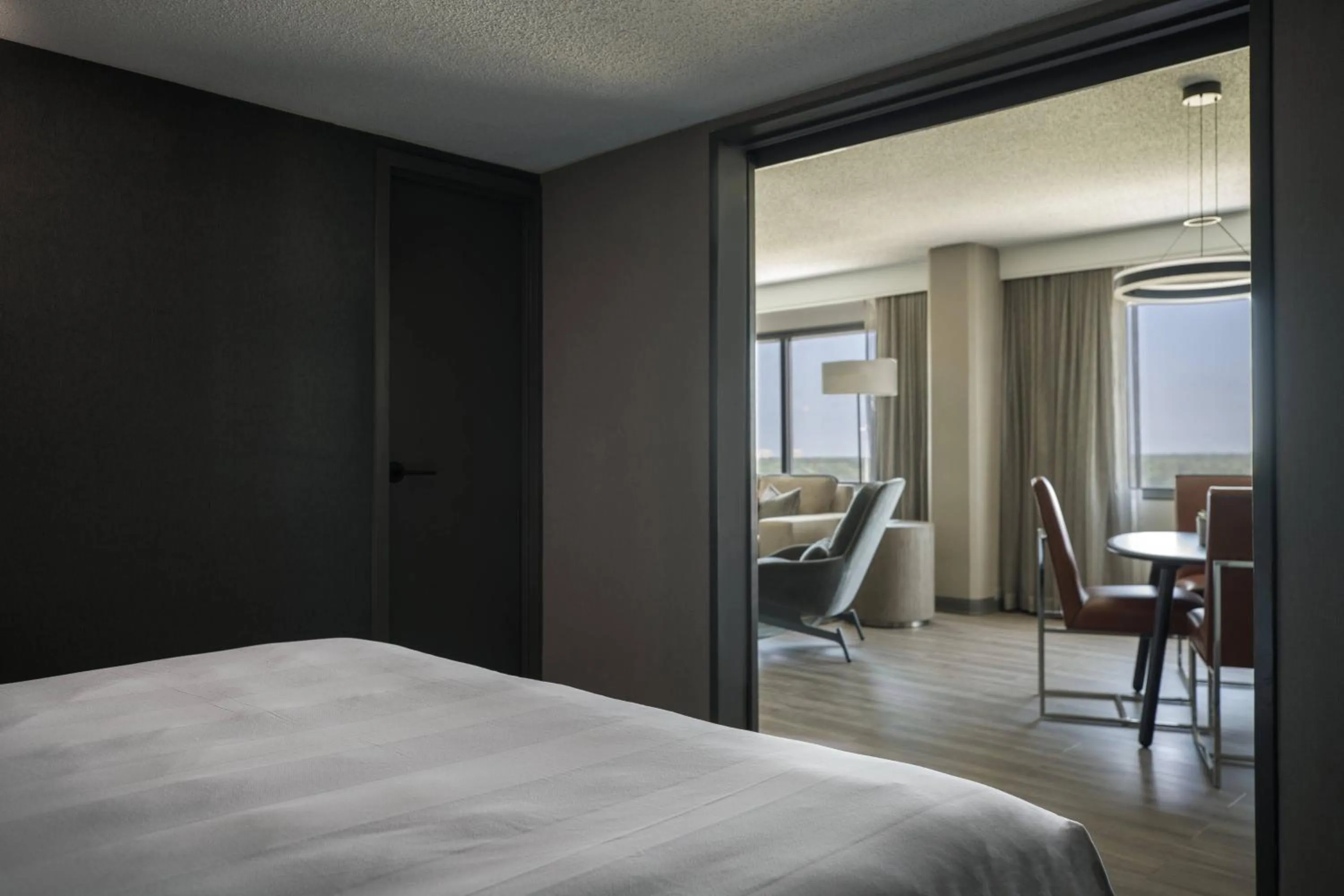 Bedroom, Bed in Chicago Marriott Schaumburg