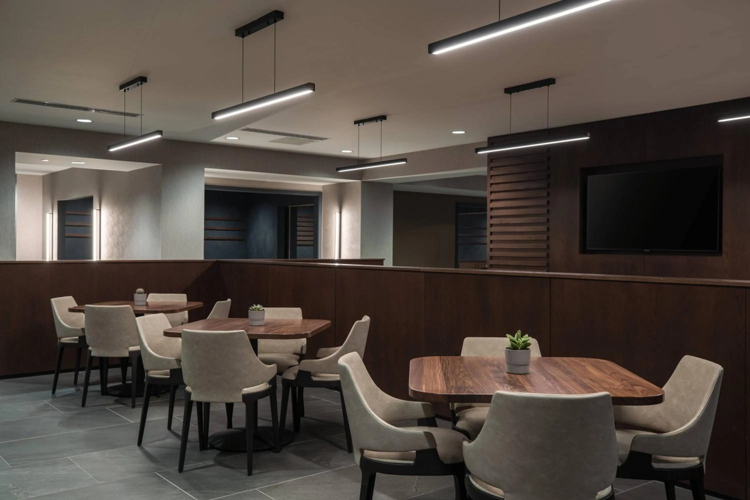 Restaurant/places to eat in Chicago Marriott Schaumburg