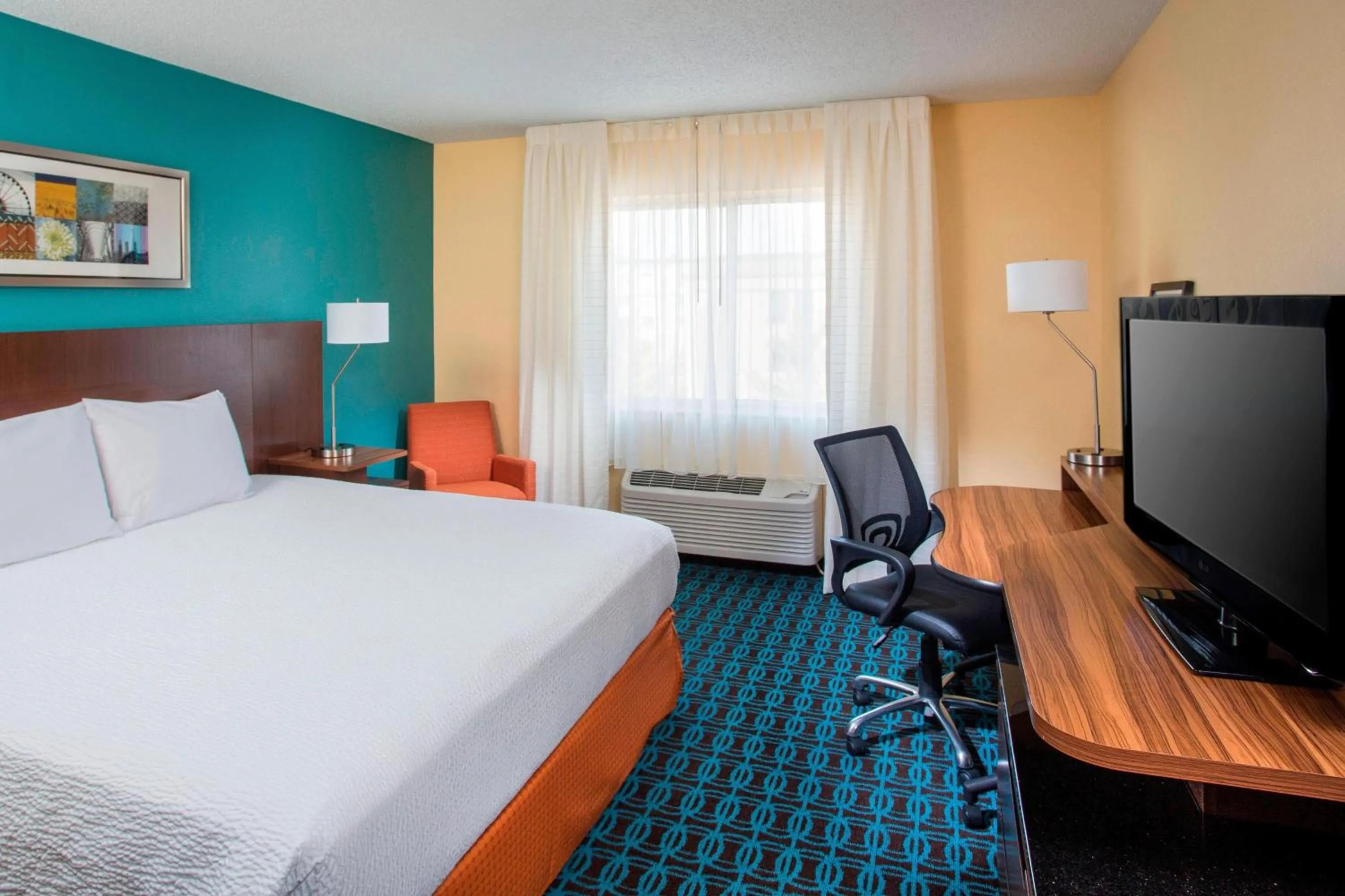 Photo of the whole room, Bed in Fairfield Inn & Suites Chicago Tinley Park