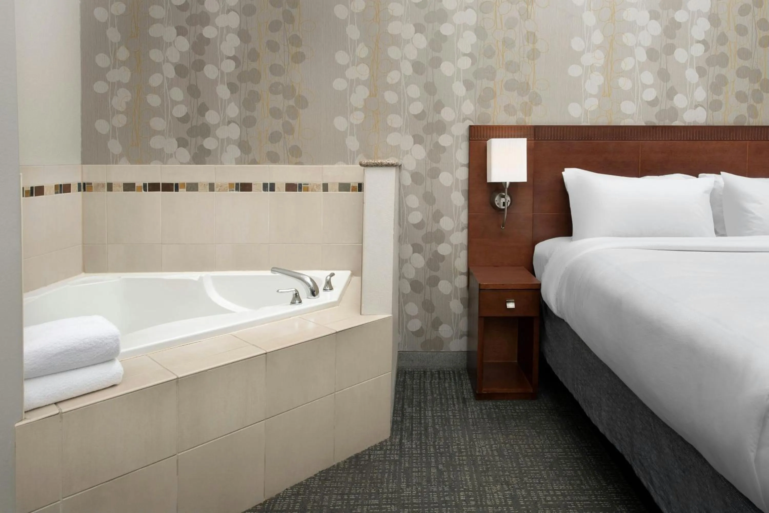 Swimming pool, Bed in Courtyard Chico