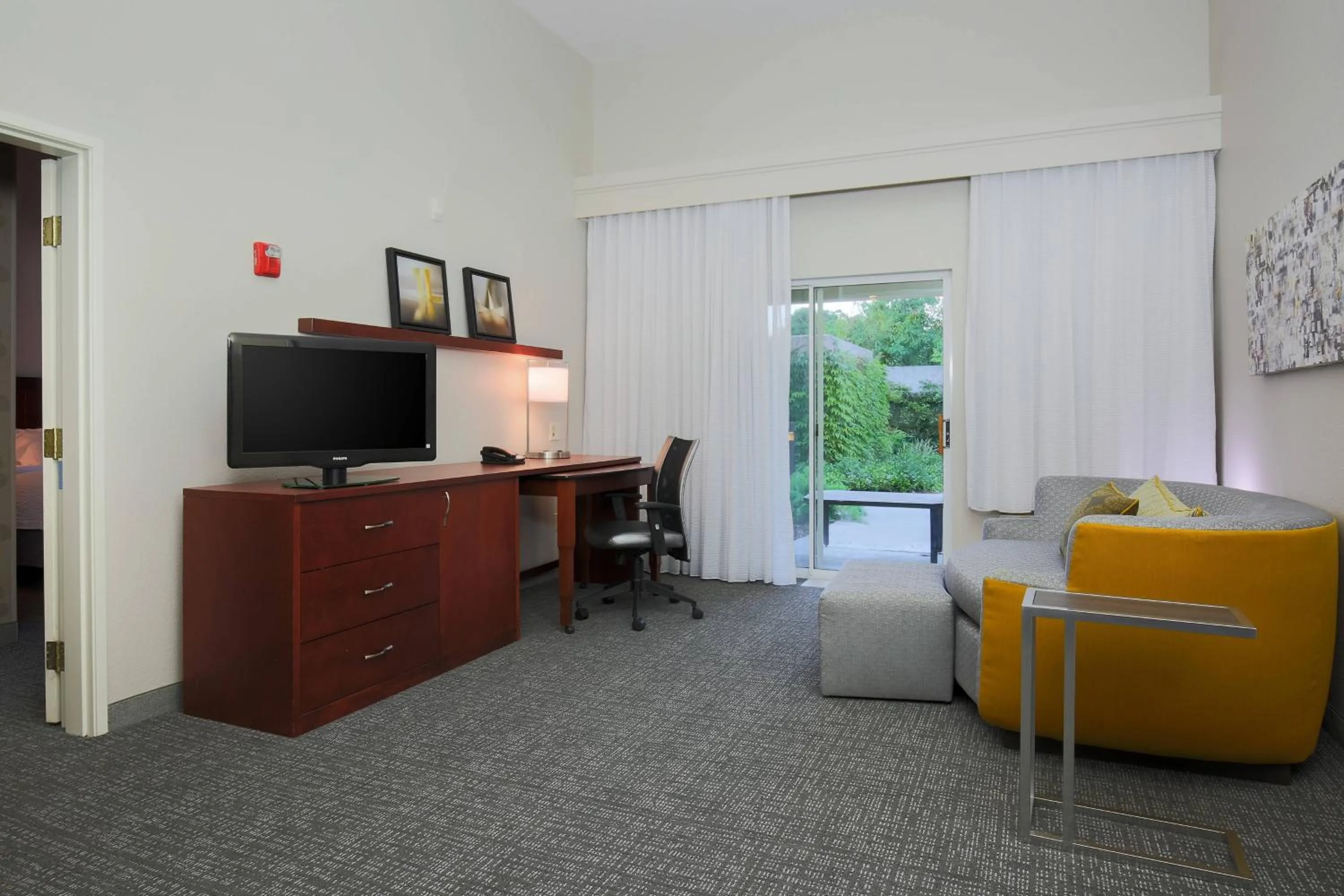 Photo of the whole room in Courtyard Chico