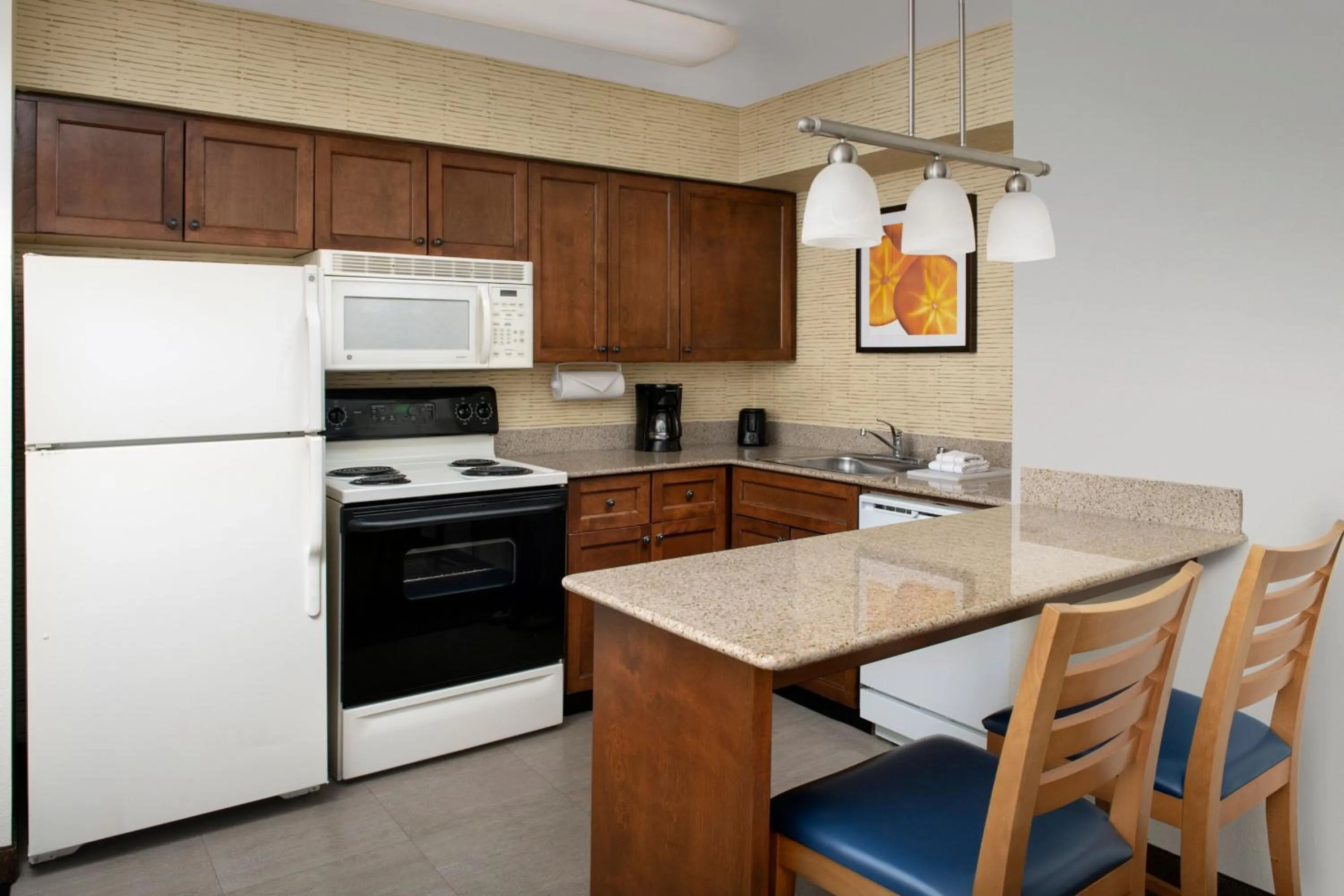 Kitchen or kitchenette in Residence Inn Chico