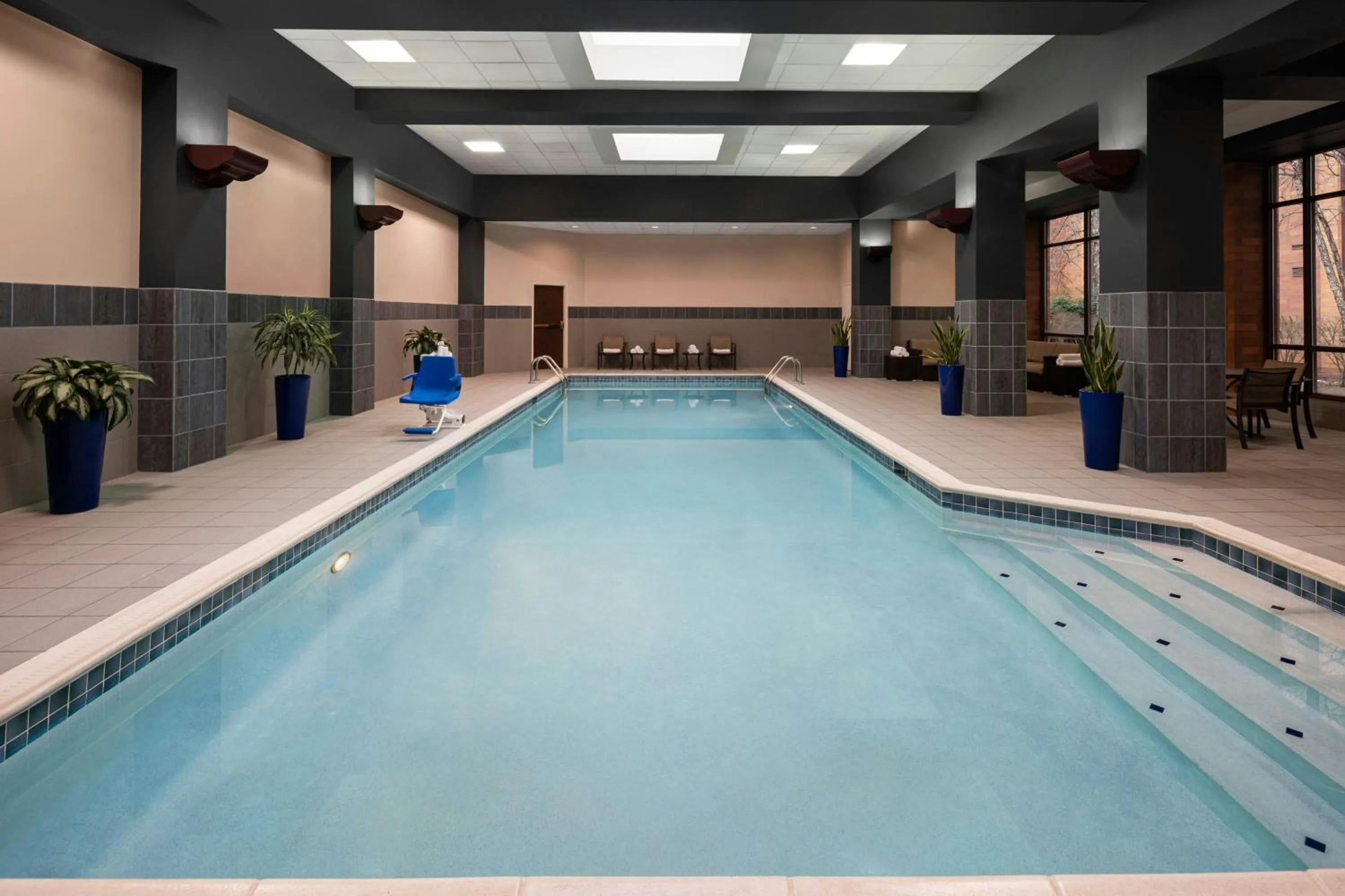 Swimming pool in Cleveland Marriott East