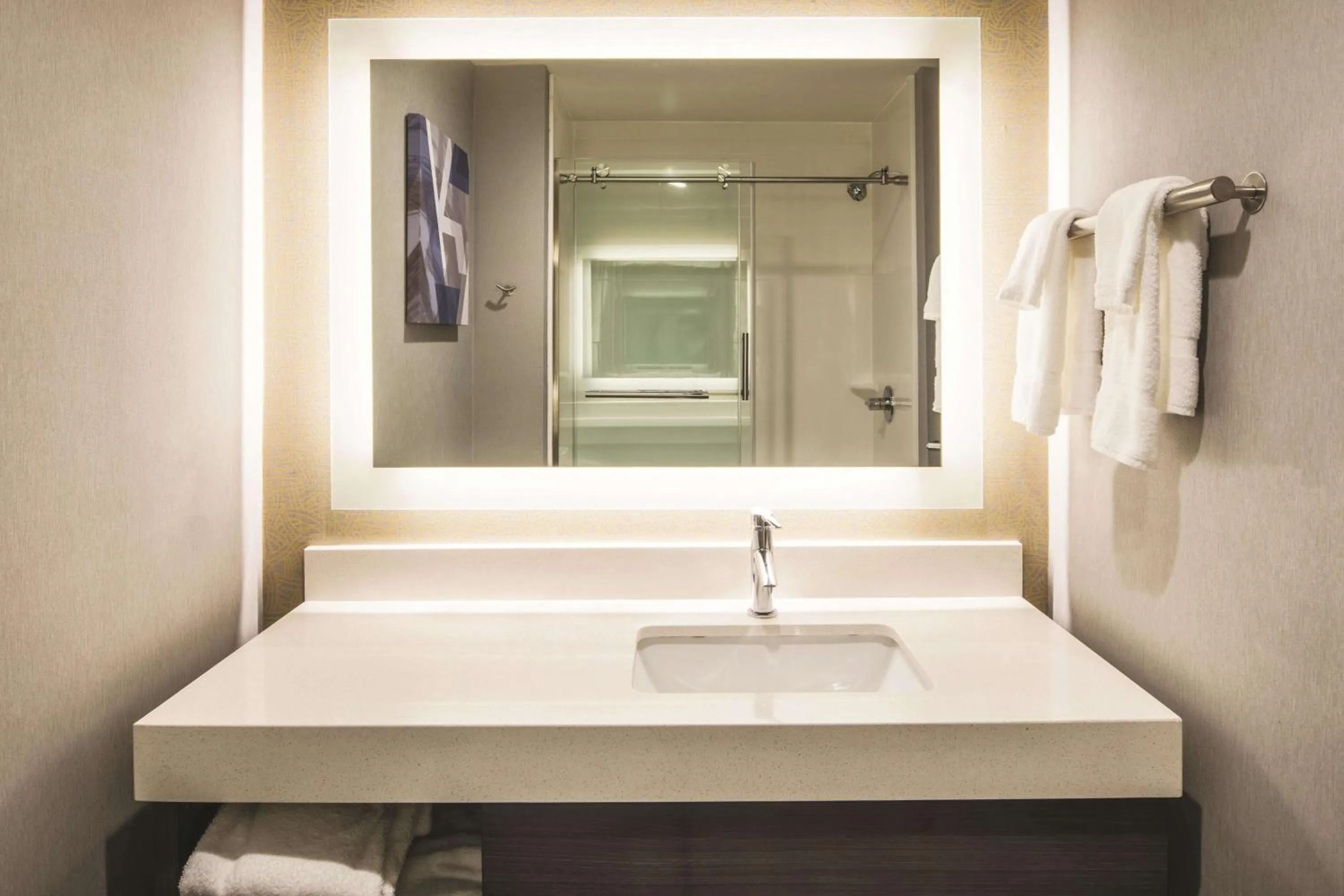 Photo of the whole room in La Quinta Inn & Suites by Wyndham Atlanta South - McDonough