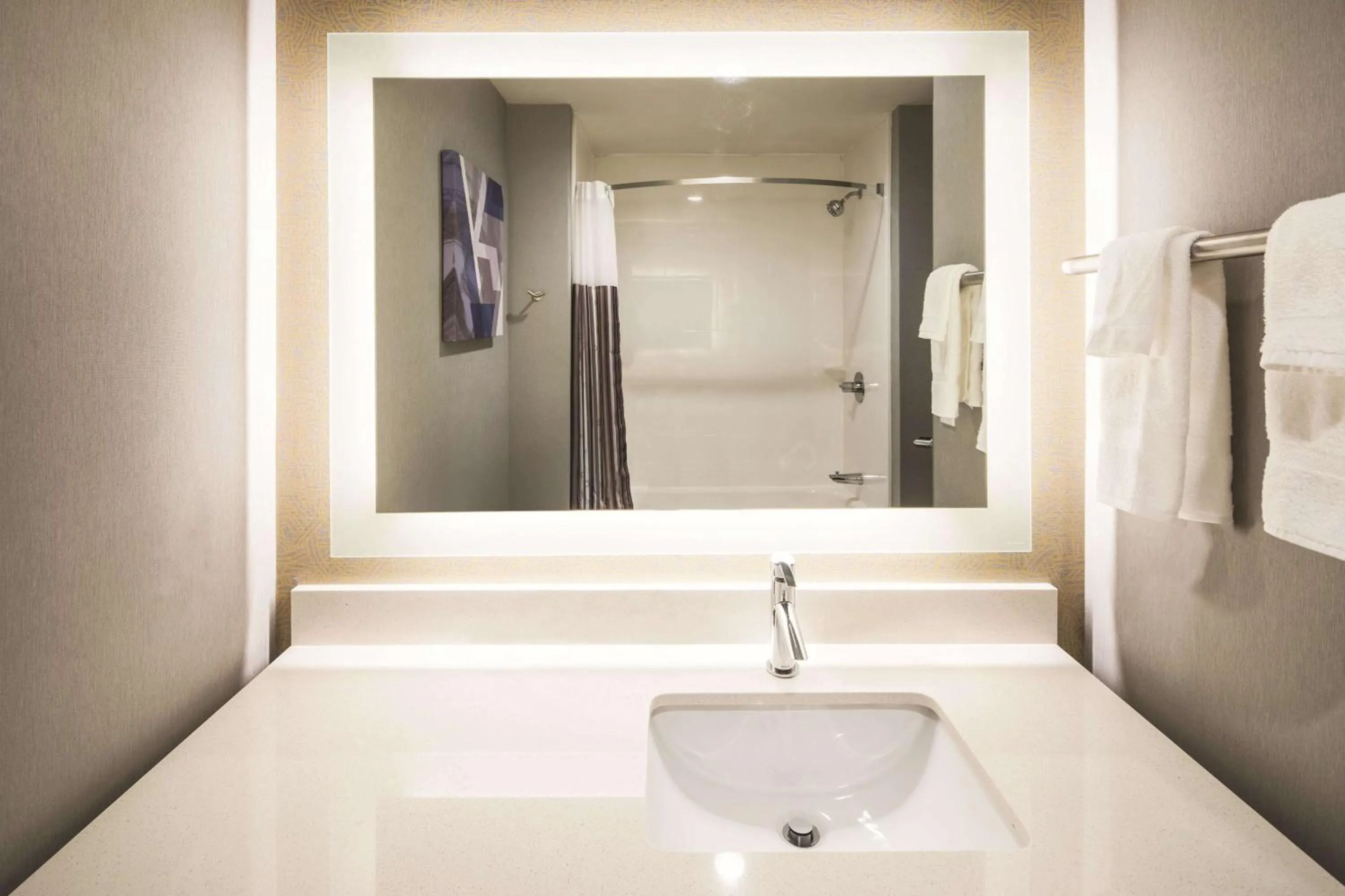 Photo of the whole room in La Quinta Inn & Suites by Wyndham Atlanta South - McDonough