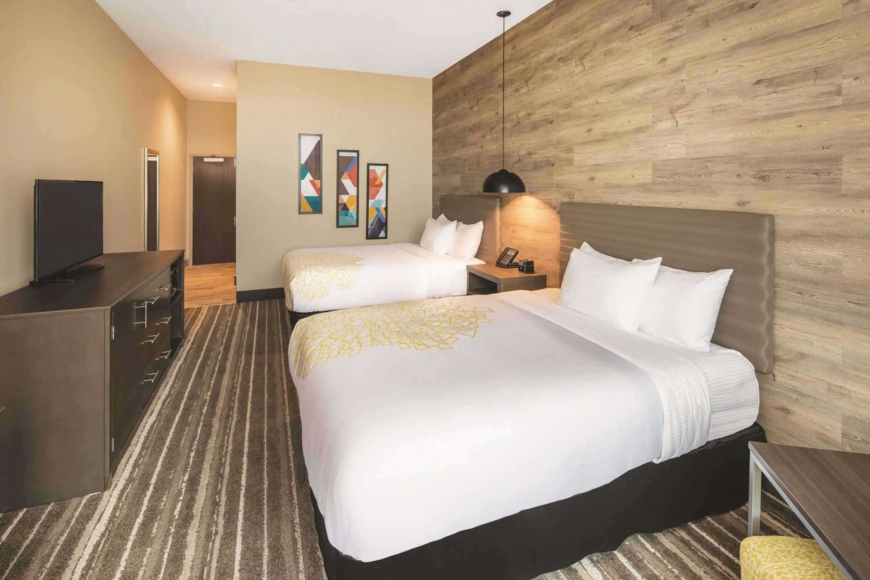 Photo of the whole room, Bed in La Quinta Inn & Suites by Wyndham Atlanta South - McDonough