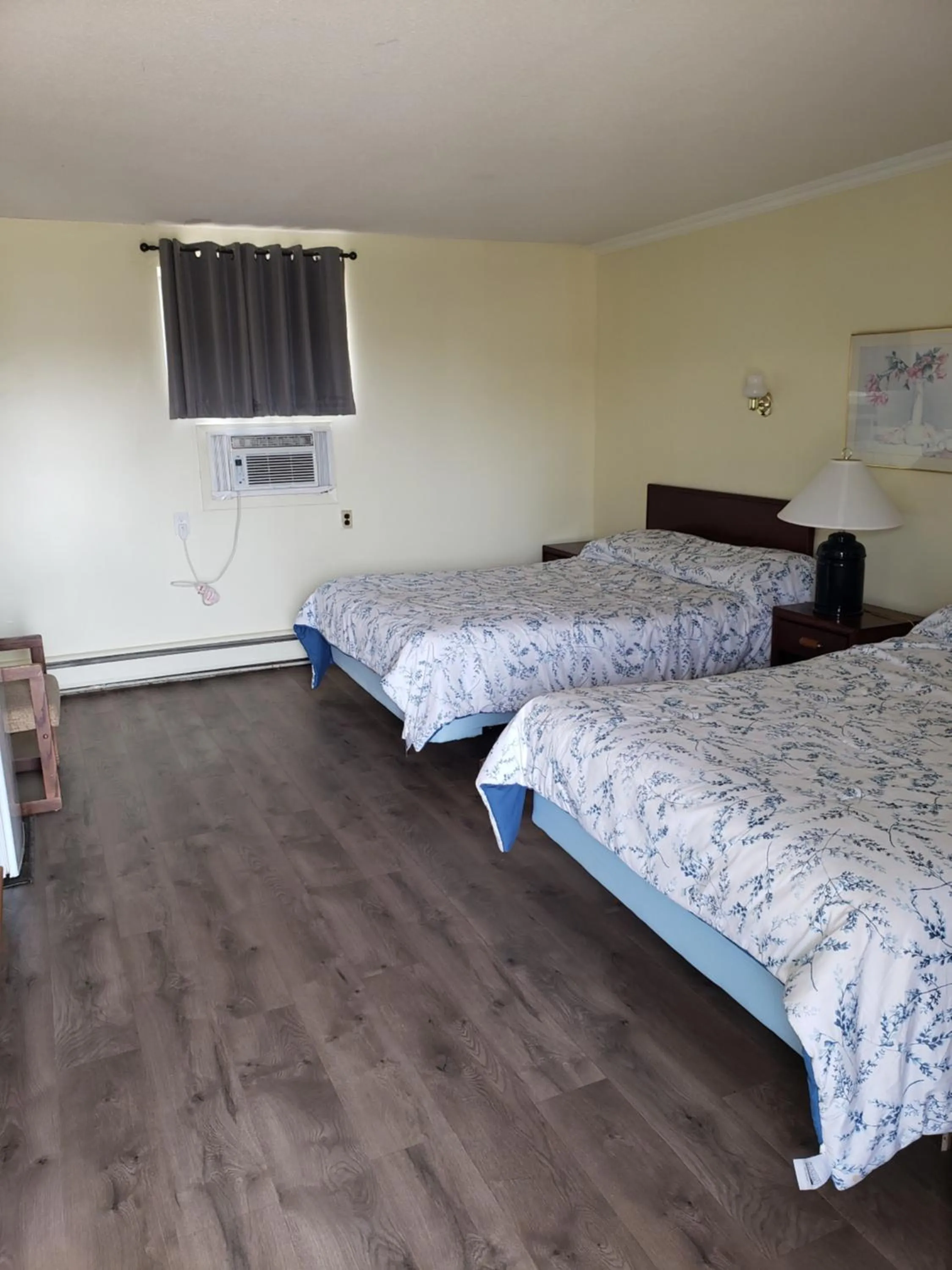 Bed in Olympia Motel