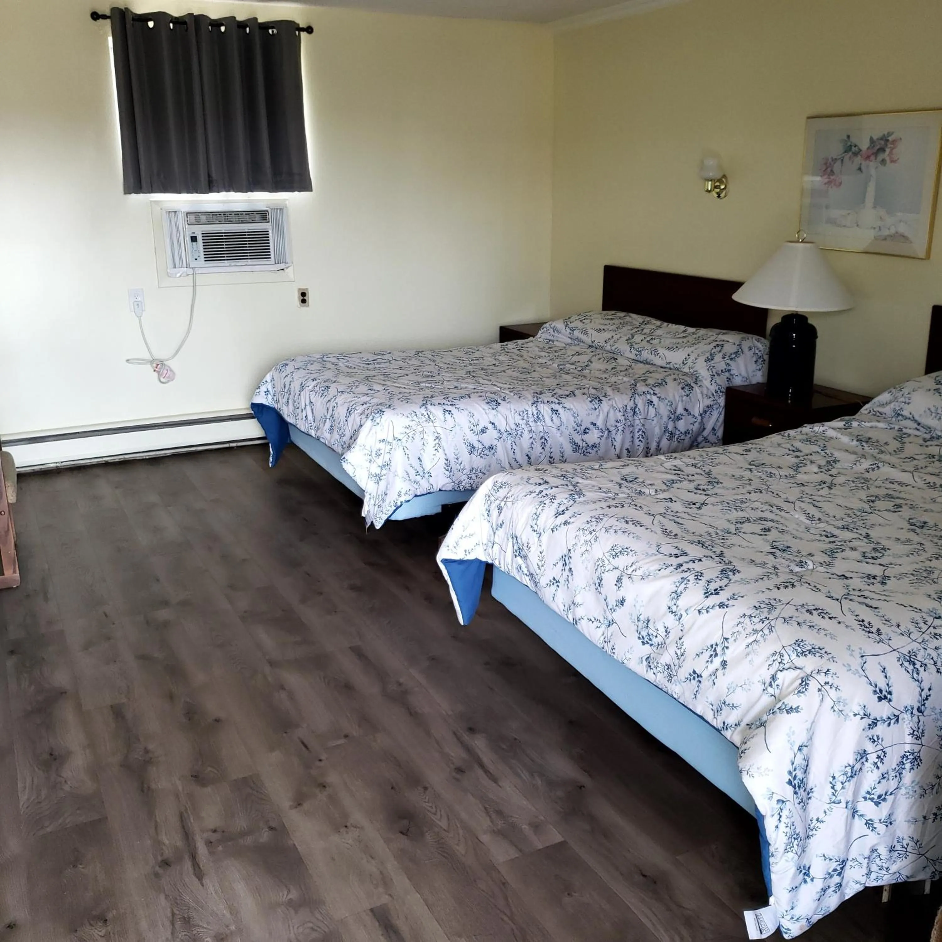 Bed in Olympia Motel