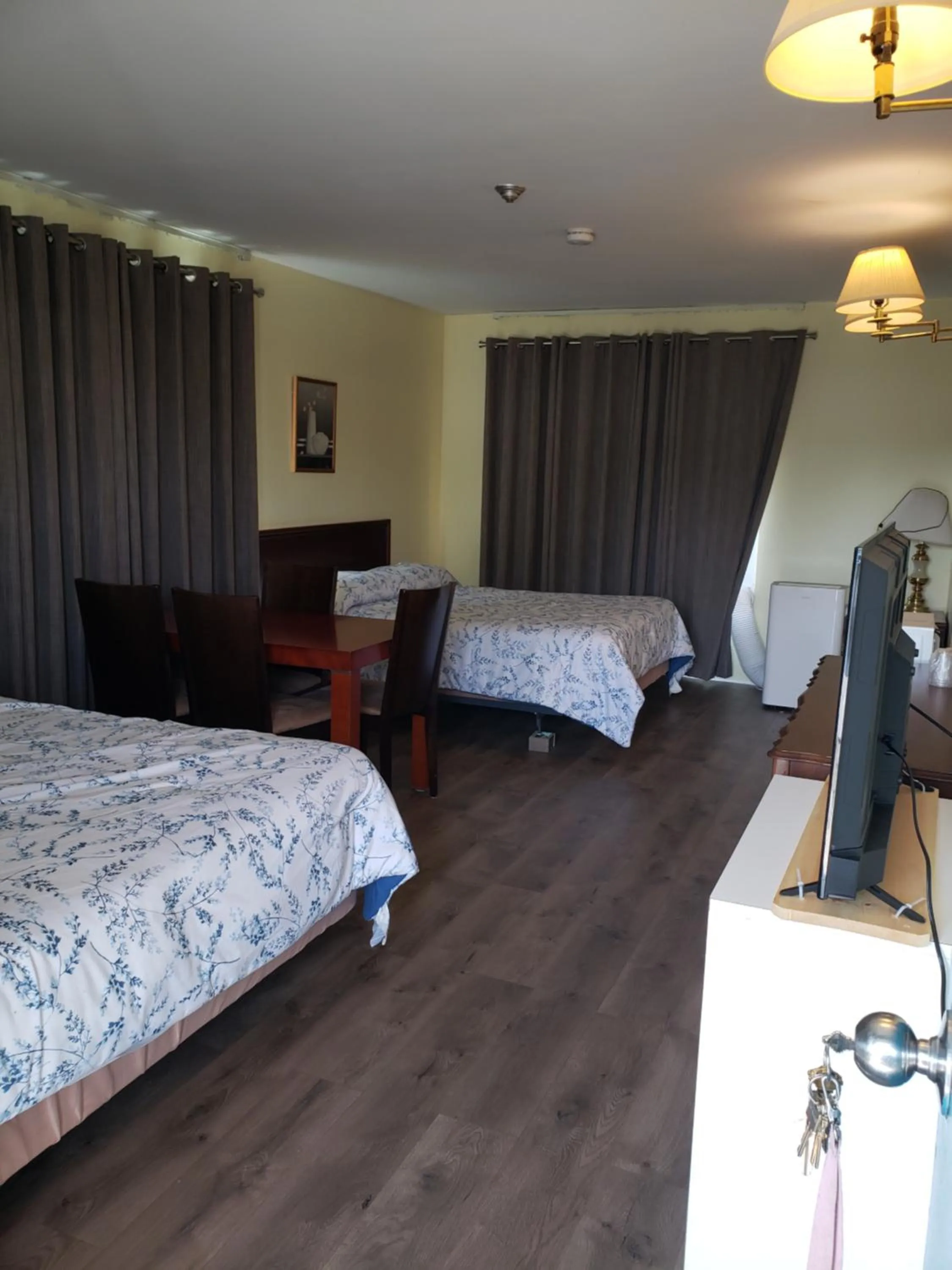 Bed in Olympia Motel