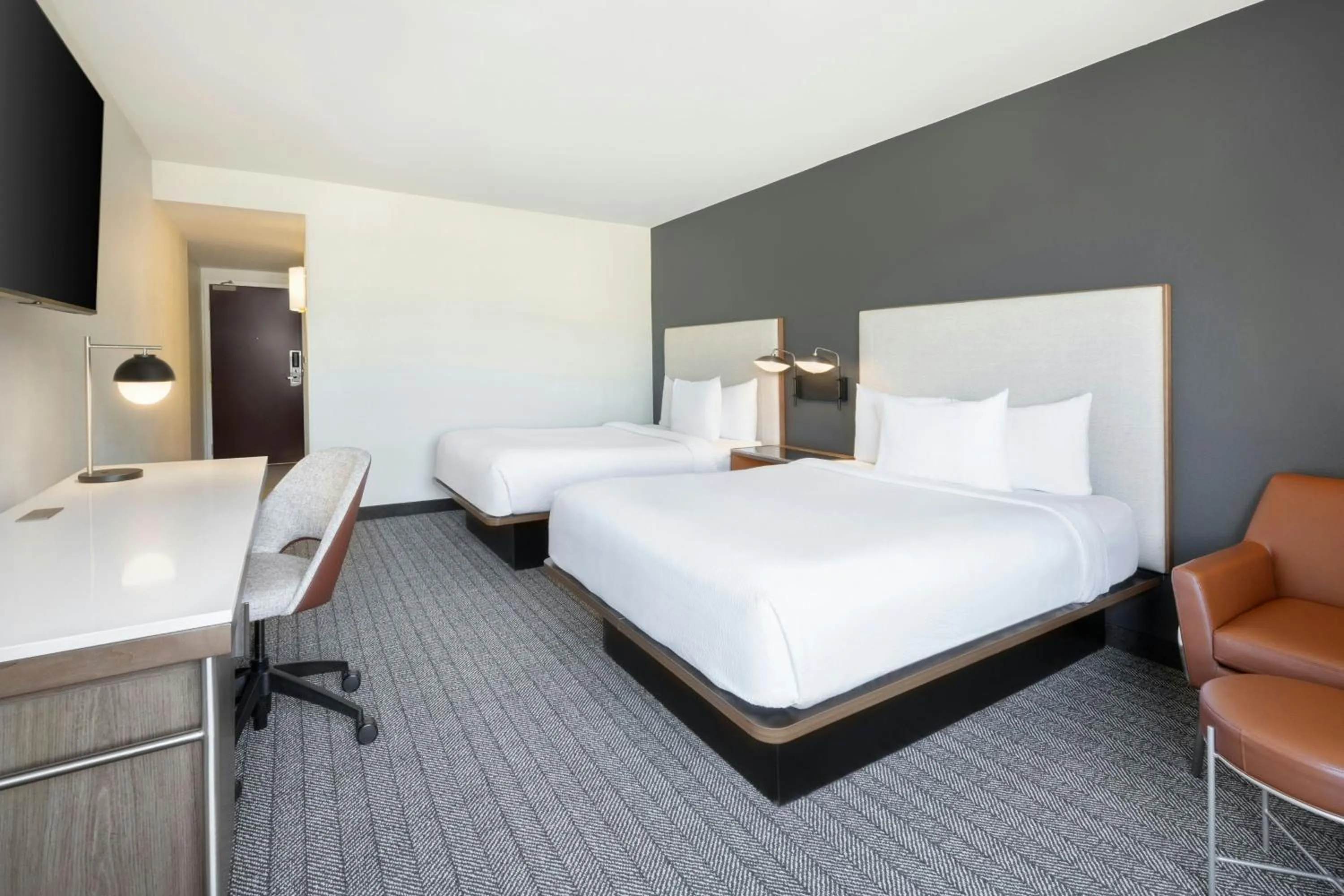 Photo of the whole room, Bed in Courtyard by Marriott Chattanooga Downtown