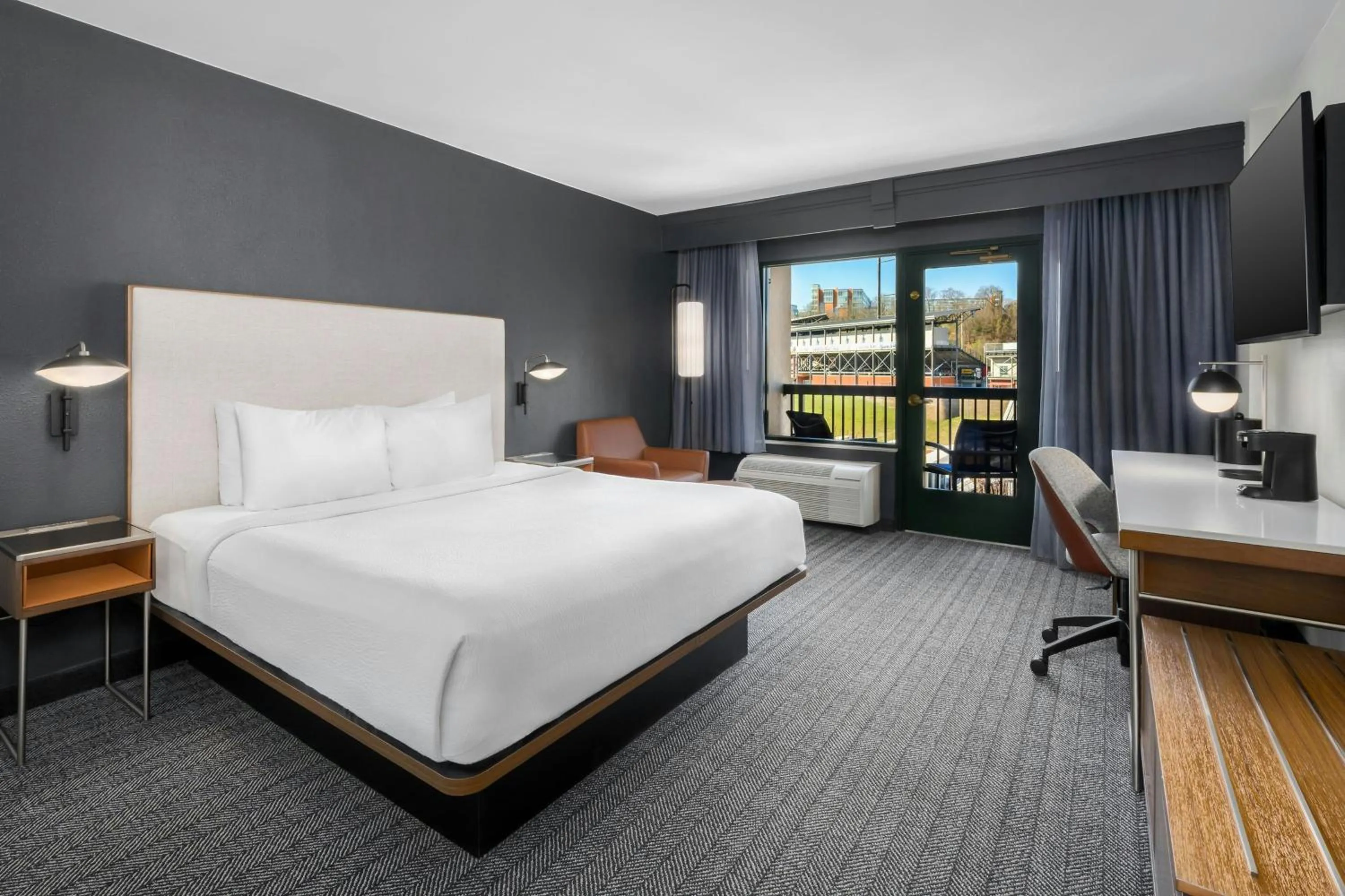 Photo of the whole room, Bed in Courtyard by Marriott Chattanooga Downtown