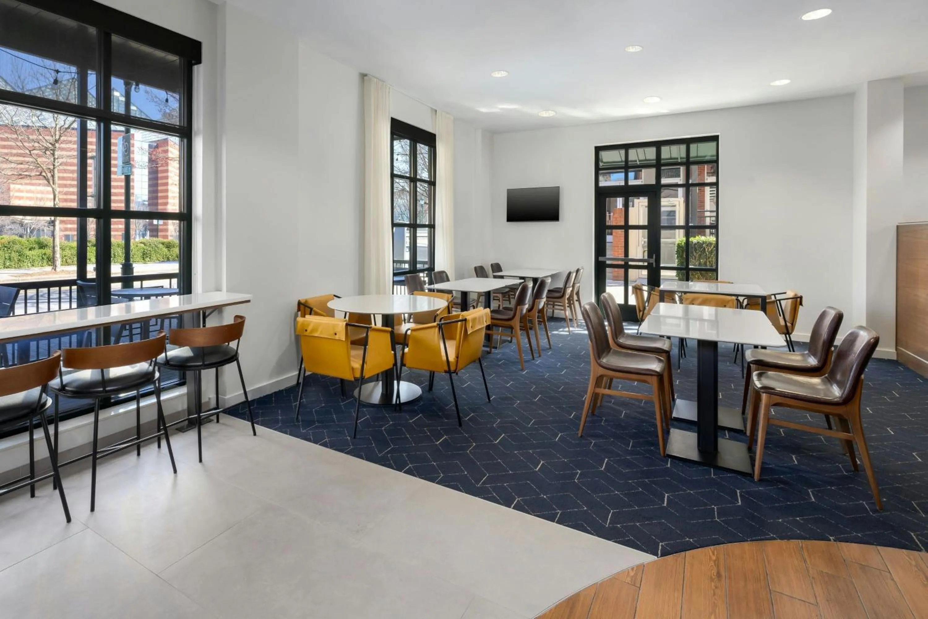 Restaurant/places to eat in Courtyard by Marriott Chattanooga Downtown