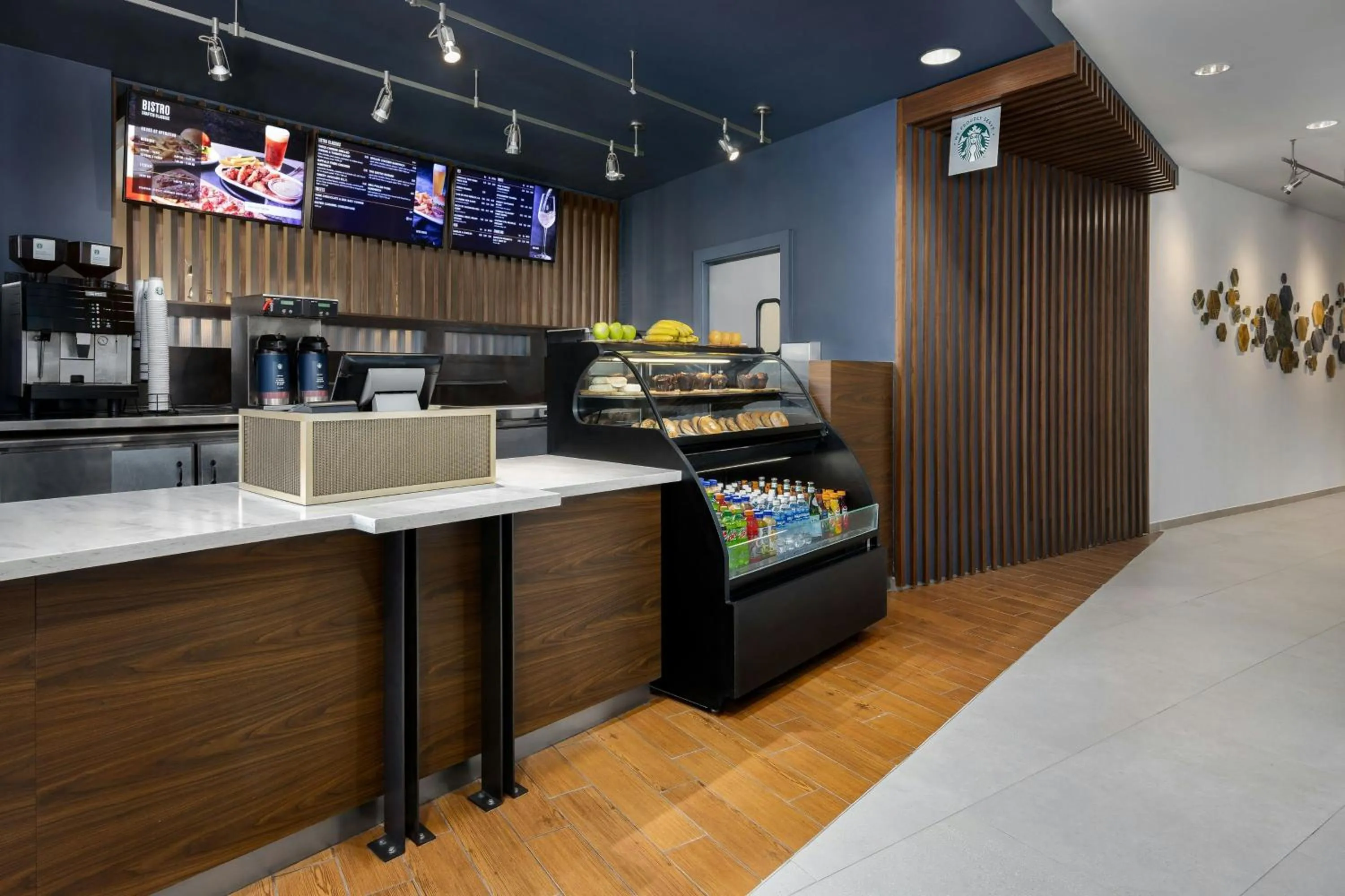 Restaurant/places to eat in Courtyard by Marriott Chattanooga Downtown