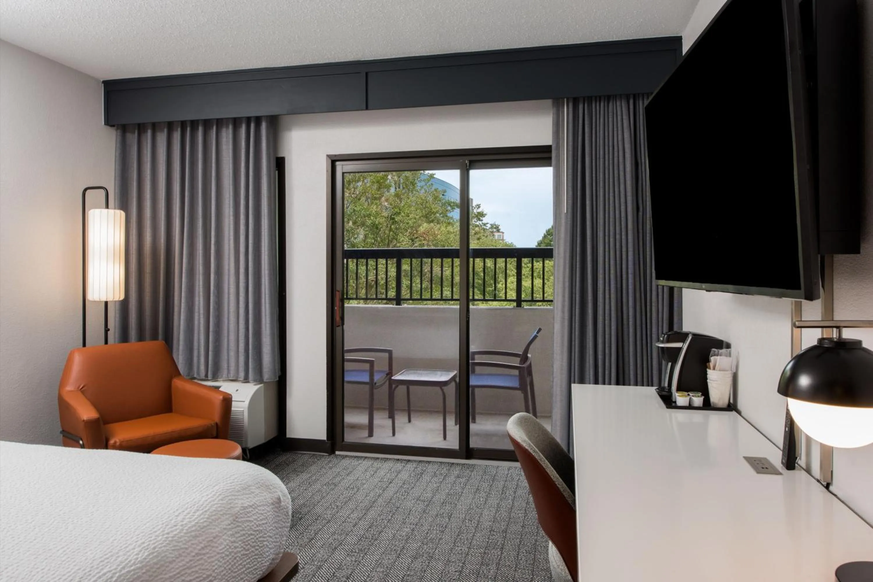 Photo of the whole room, Bed in Courtyard by Marriott Charlotte Ballantyne