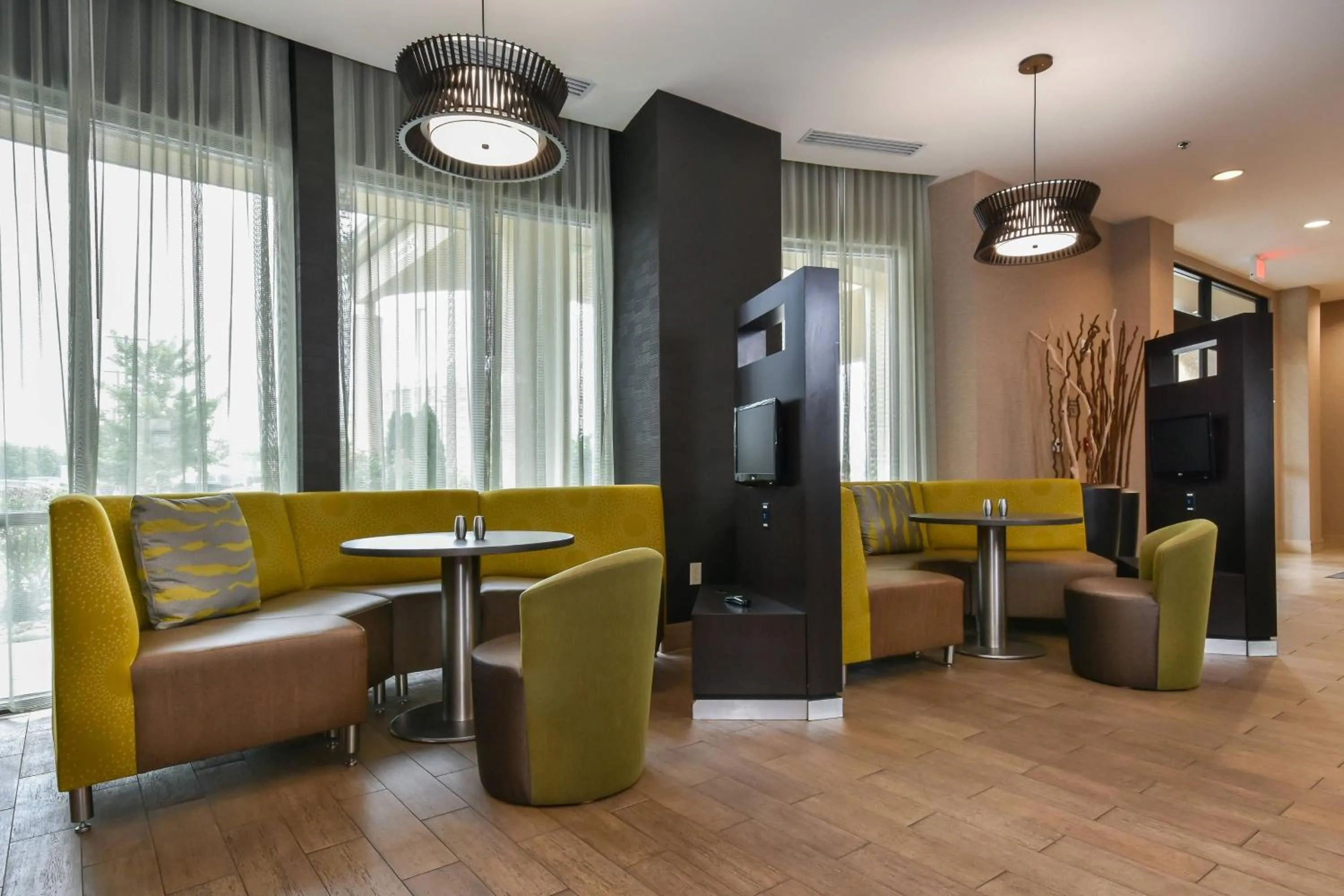 Restaurant/places to eat in Courtyard Charlotte Concord