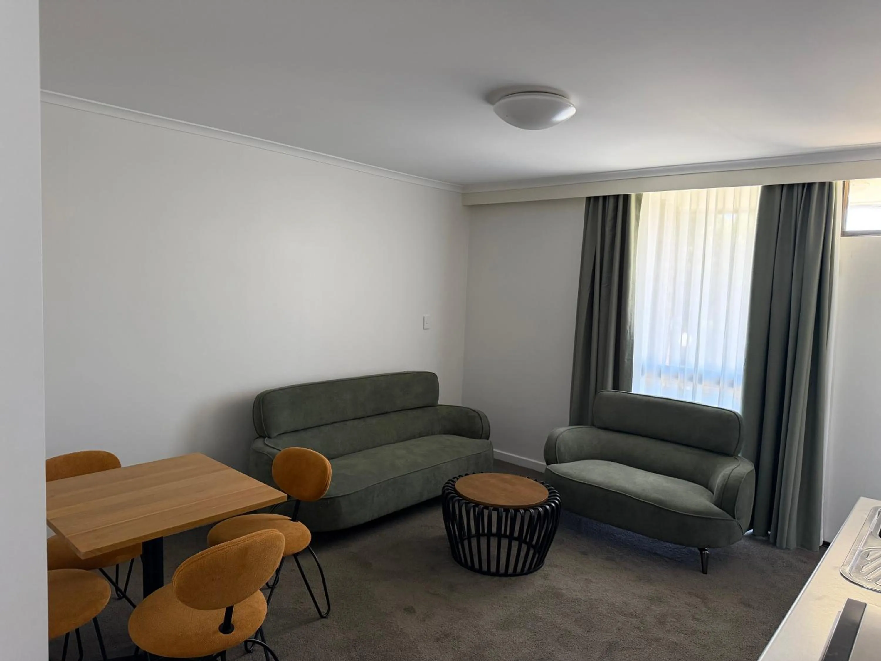 Family in Mid City Motel Warrnambool