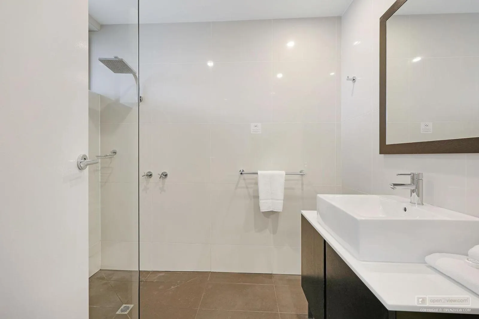 Bathroom in Mid City Motel Warrnambool