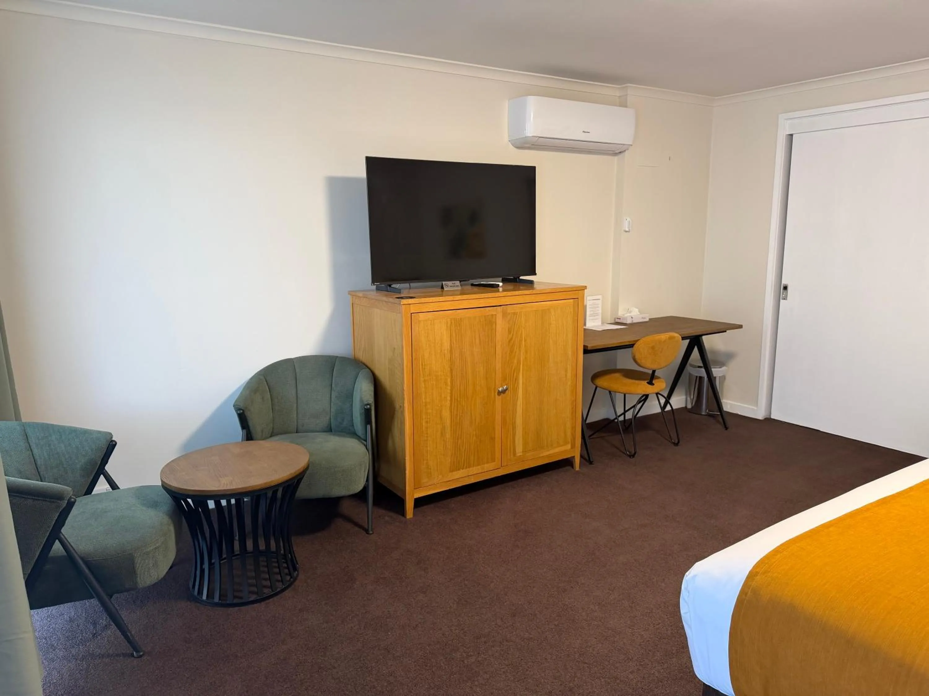 Bedroom, Bed in Mid City Motel Warrnambool