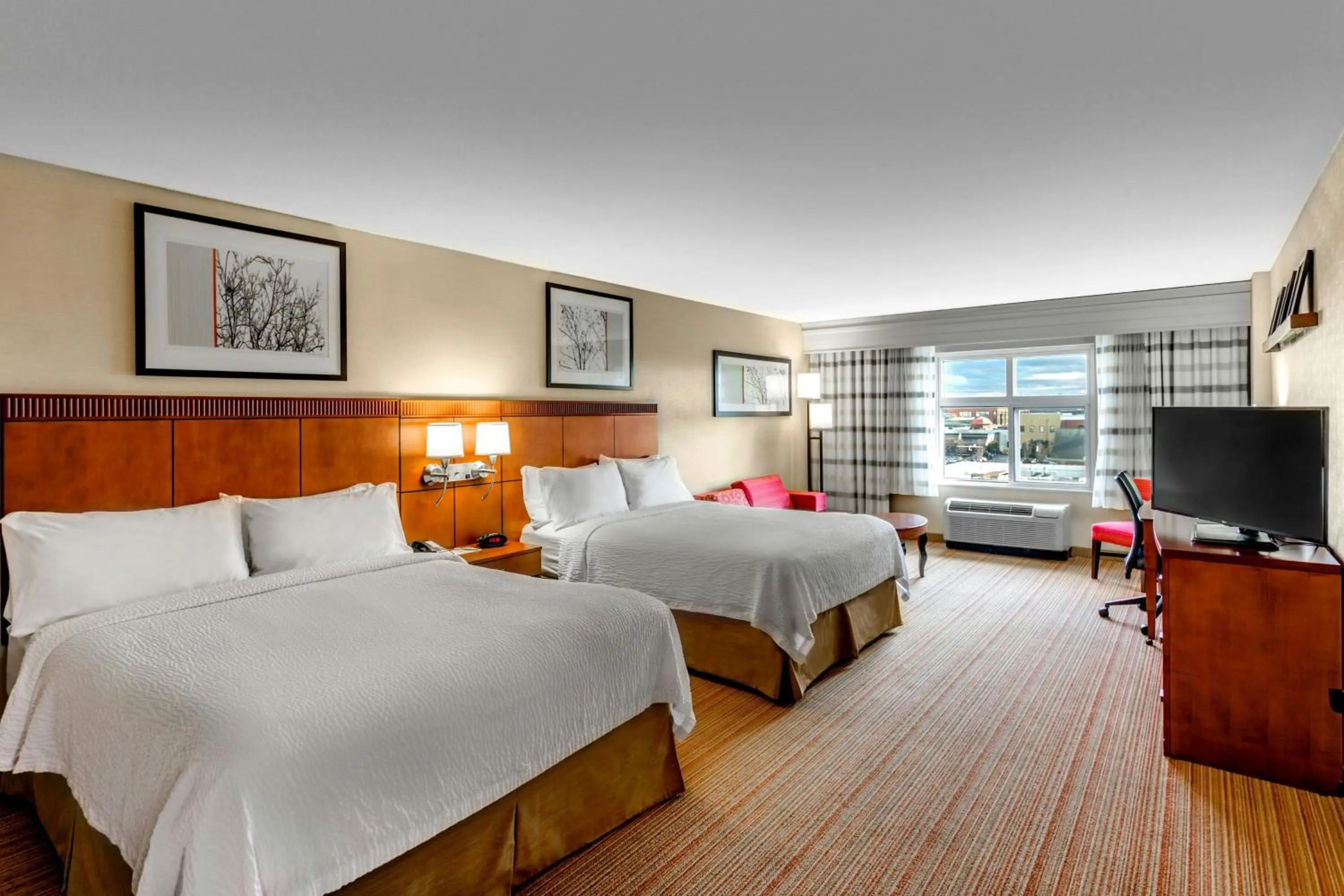 Photo of the whole room, Bed in Courtyard Columbus Easton