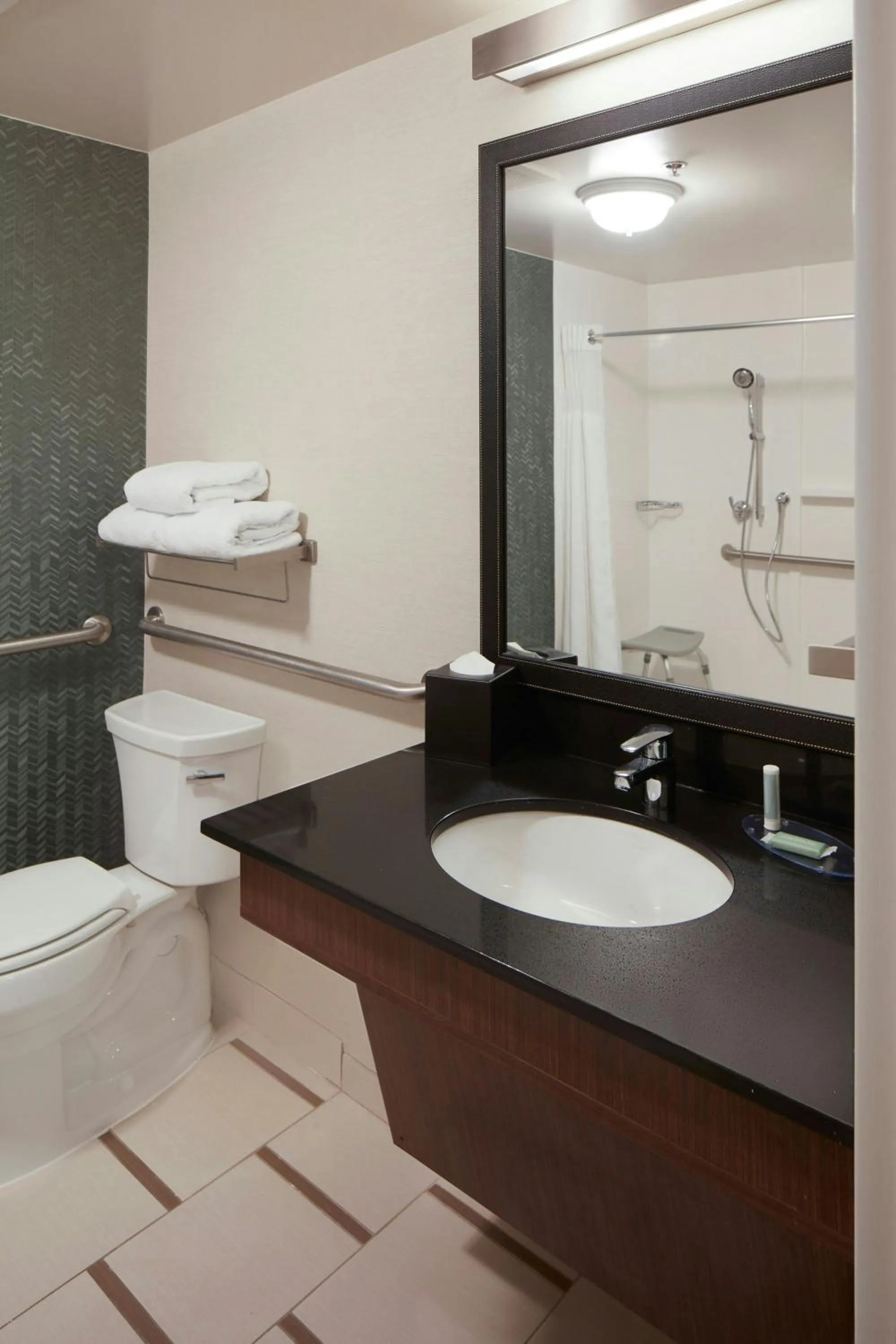 Bathroom in Fairfield Inn & Suites Columbus OSU