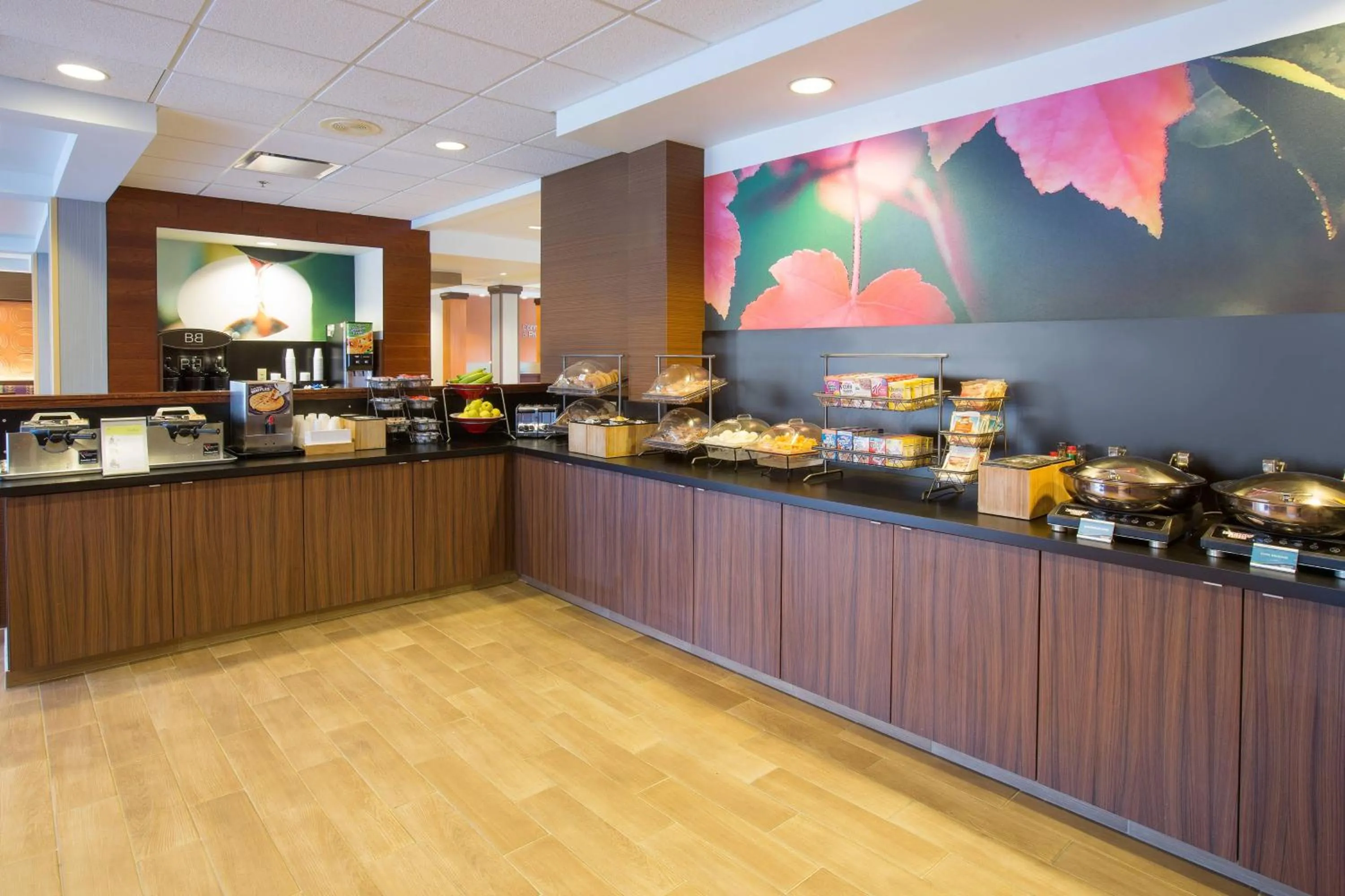 Breakfast in Fairfield Inn & Suites Columbus OSU