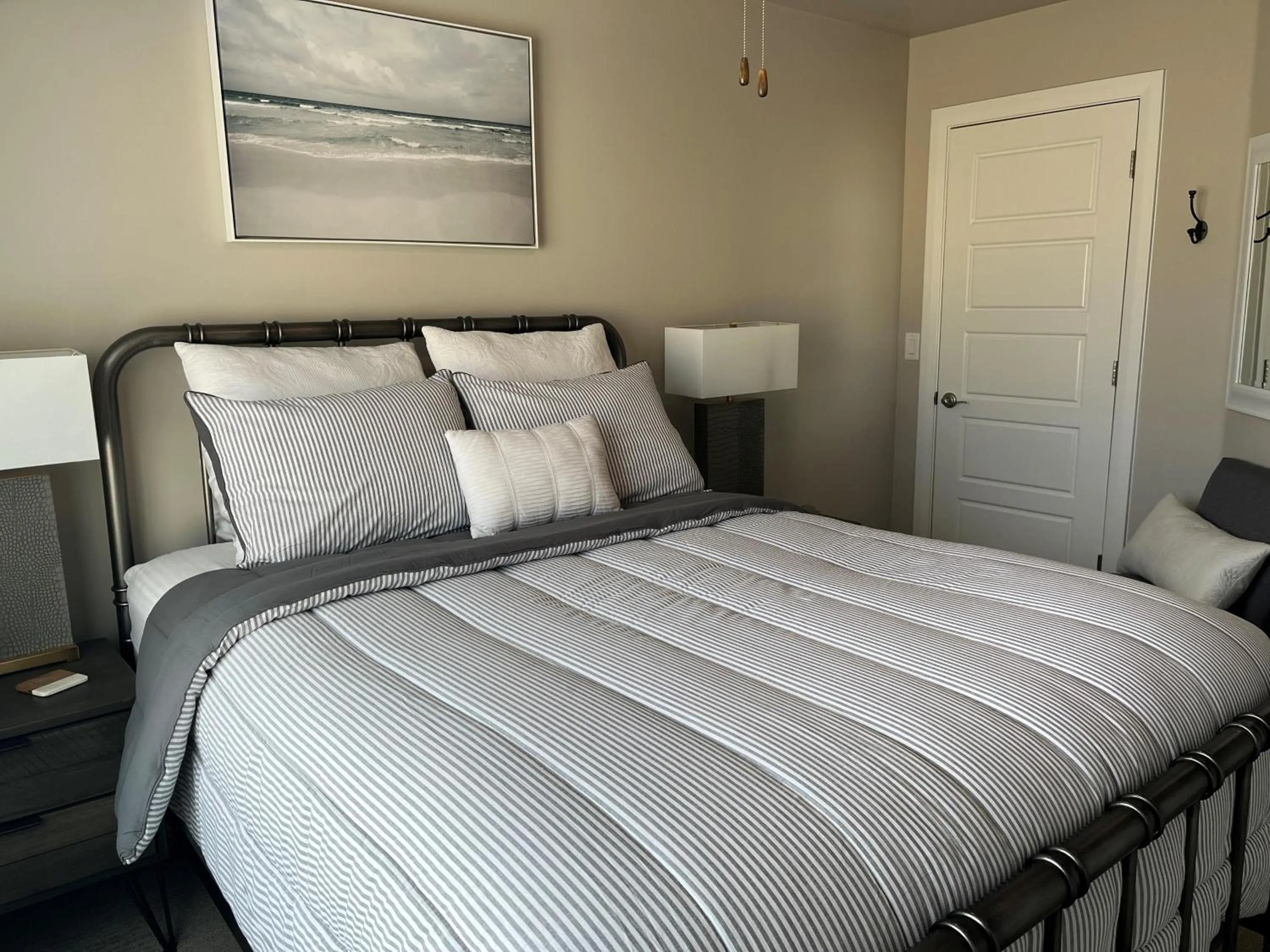 Bed in Sunrise On The 9th