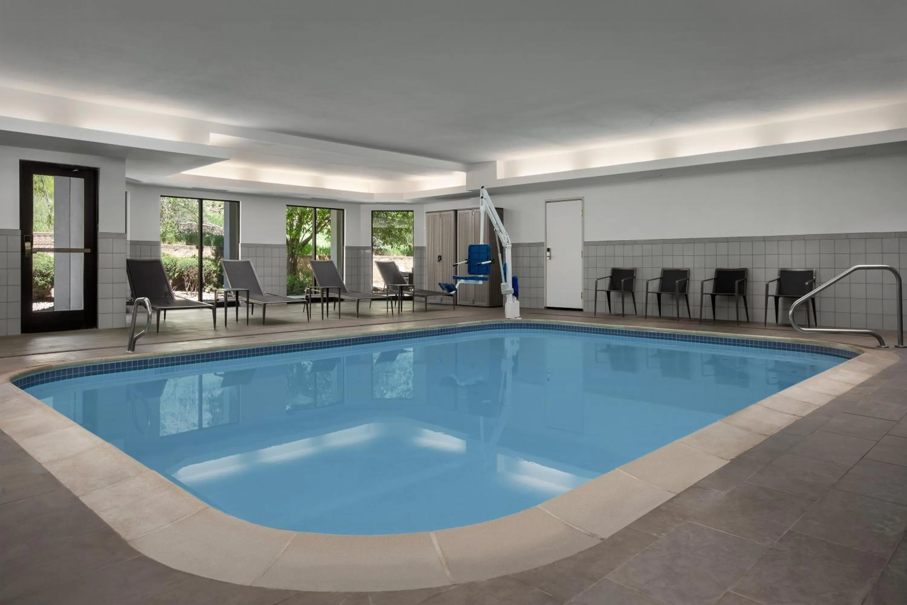 Swimming pool in Courtyard by Marriott Colorado Springs South