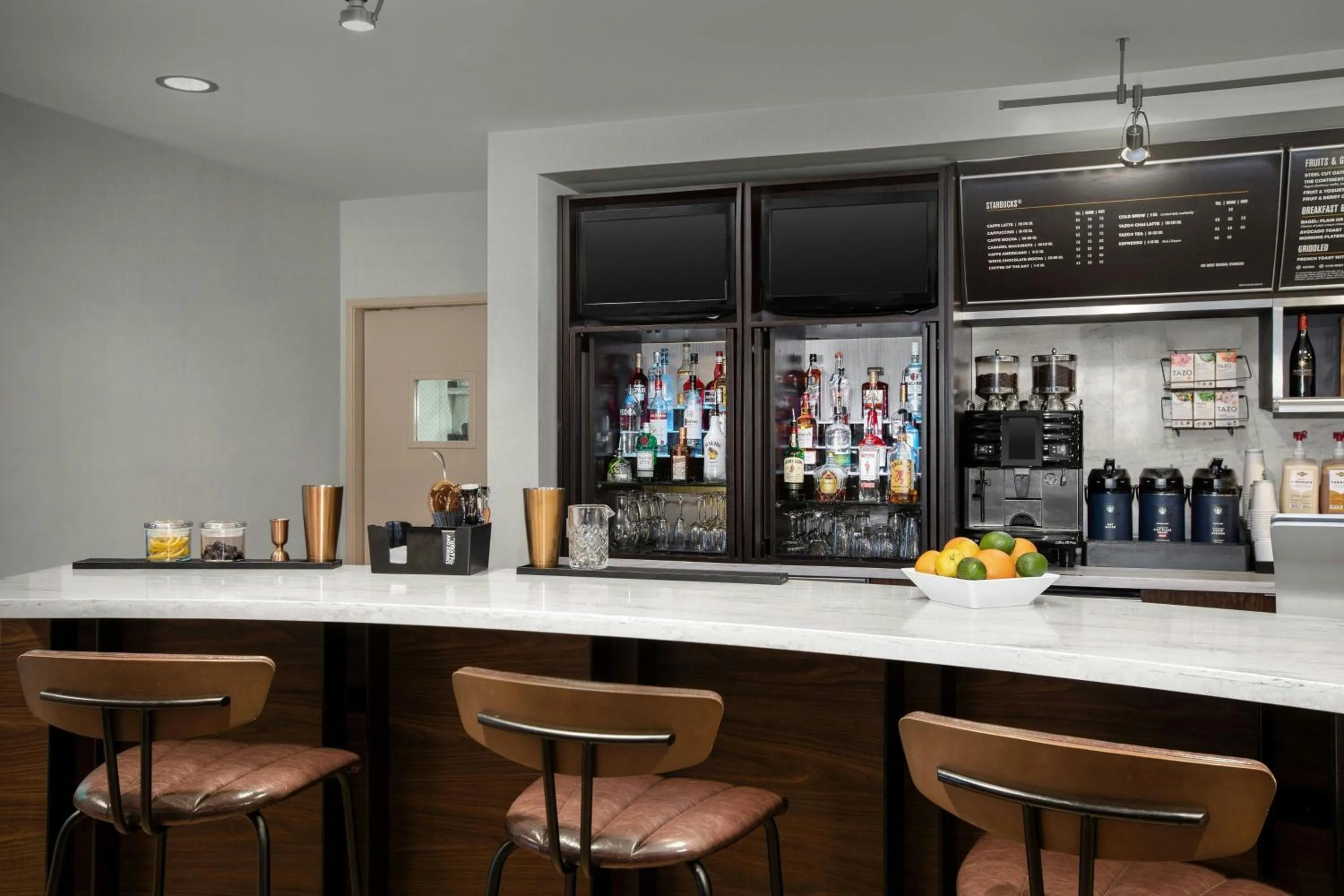 Lounge or bar in Courtyard by Marriott Colorado Springs South