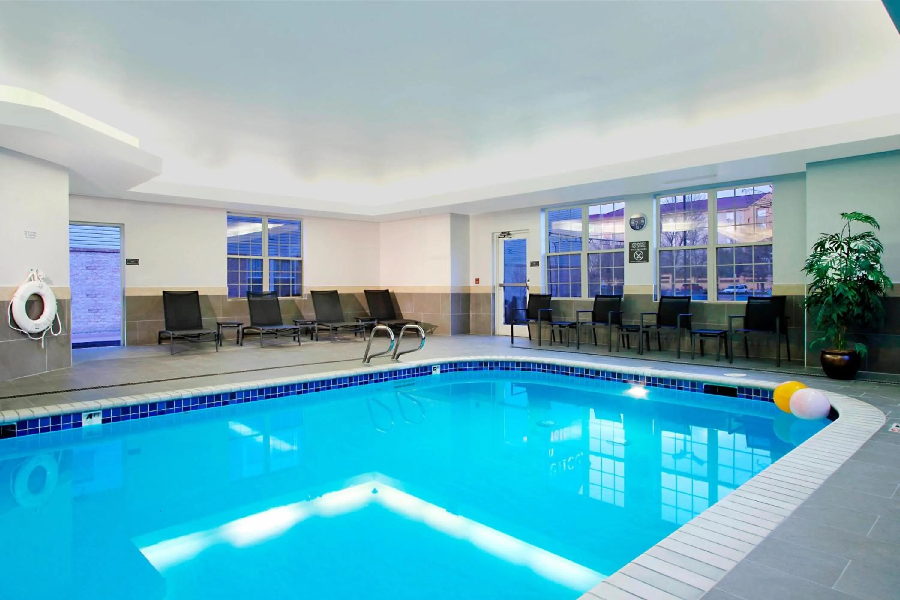 Swimming pool in Residence Inn Colorado Springs South