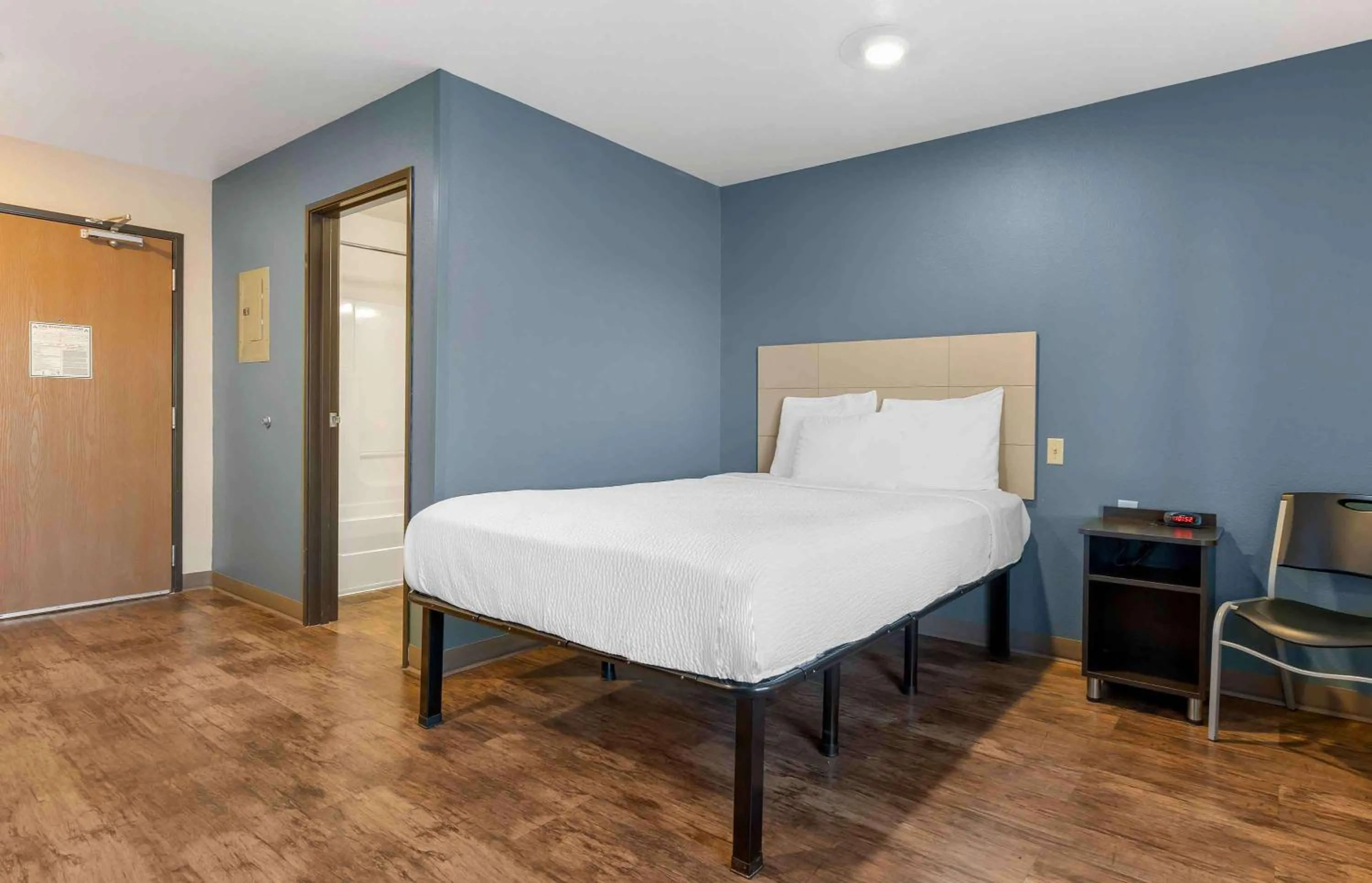 Bedroom, Bed in Extended Stay America Select Suites - Orlando - South