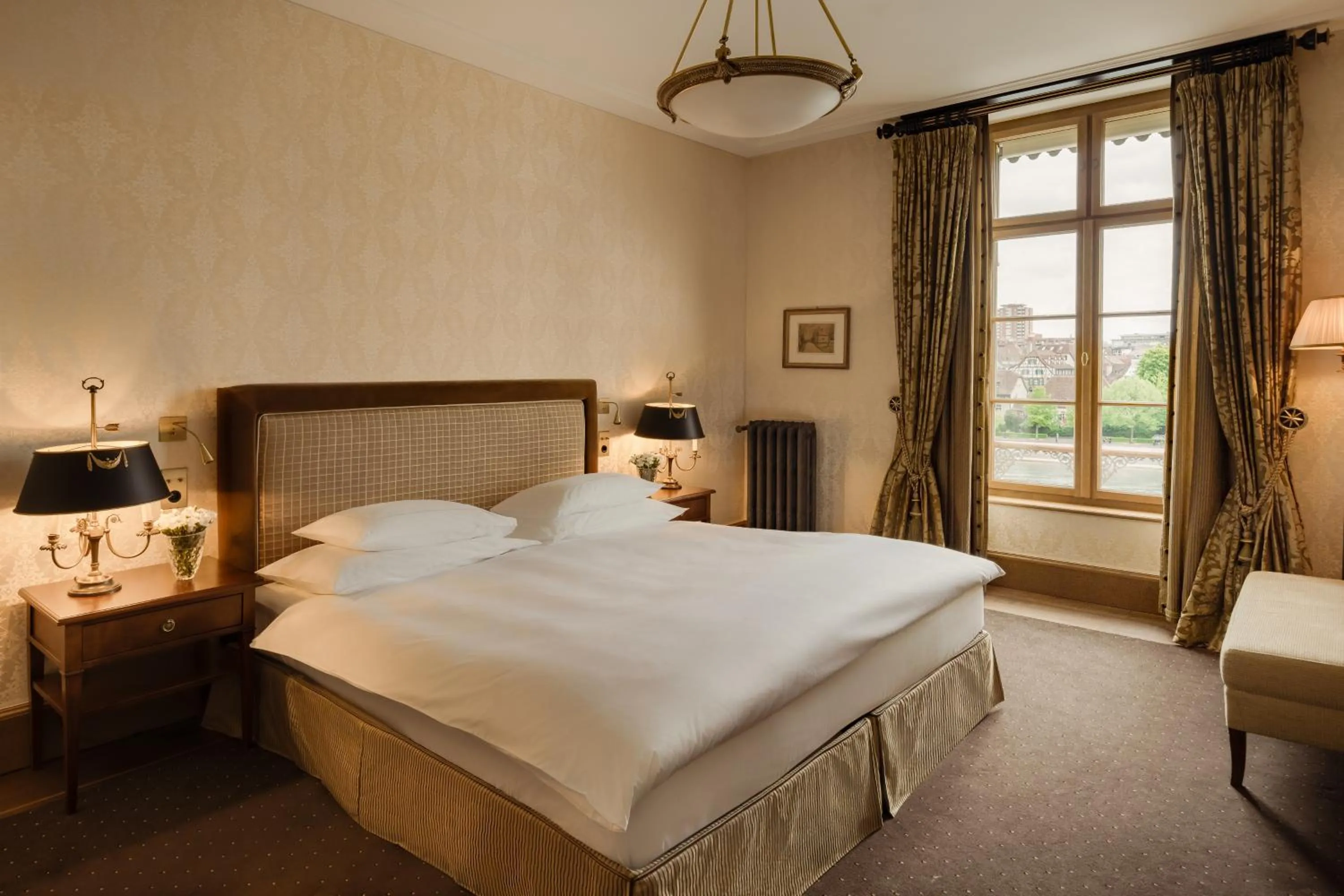 Bed in Grand Hotel LES TROIS ROIS