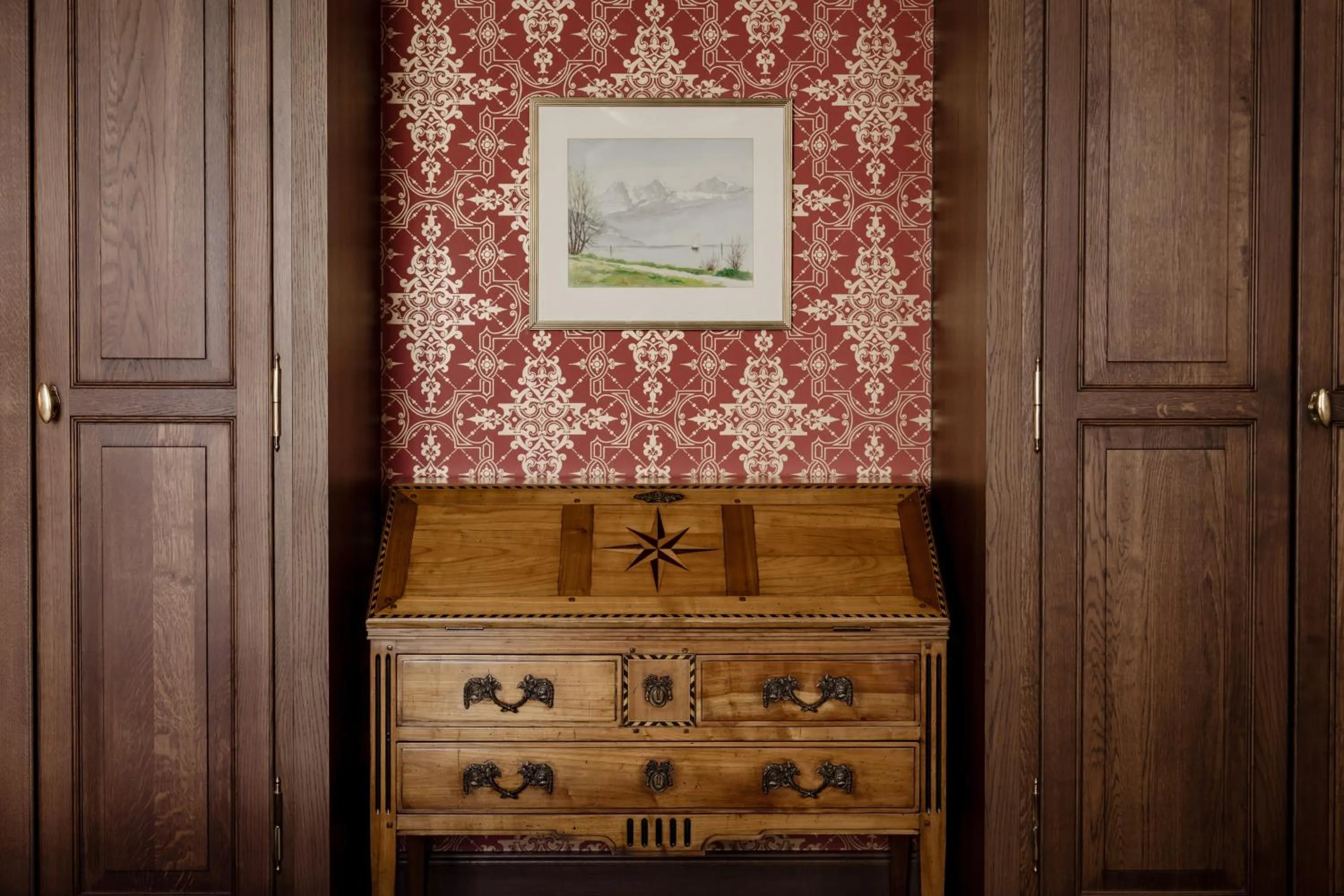wardrobe in Grand Hotel LES TROIS ROIS