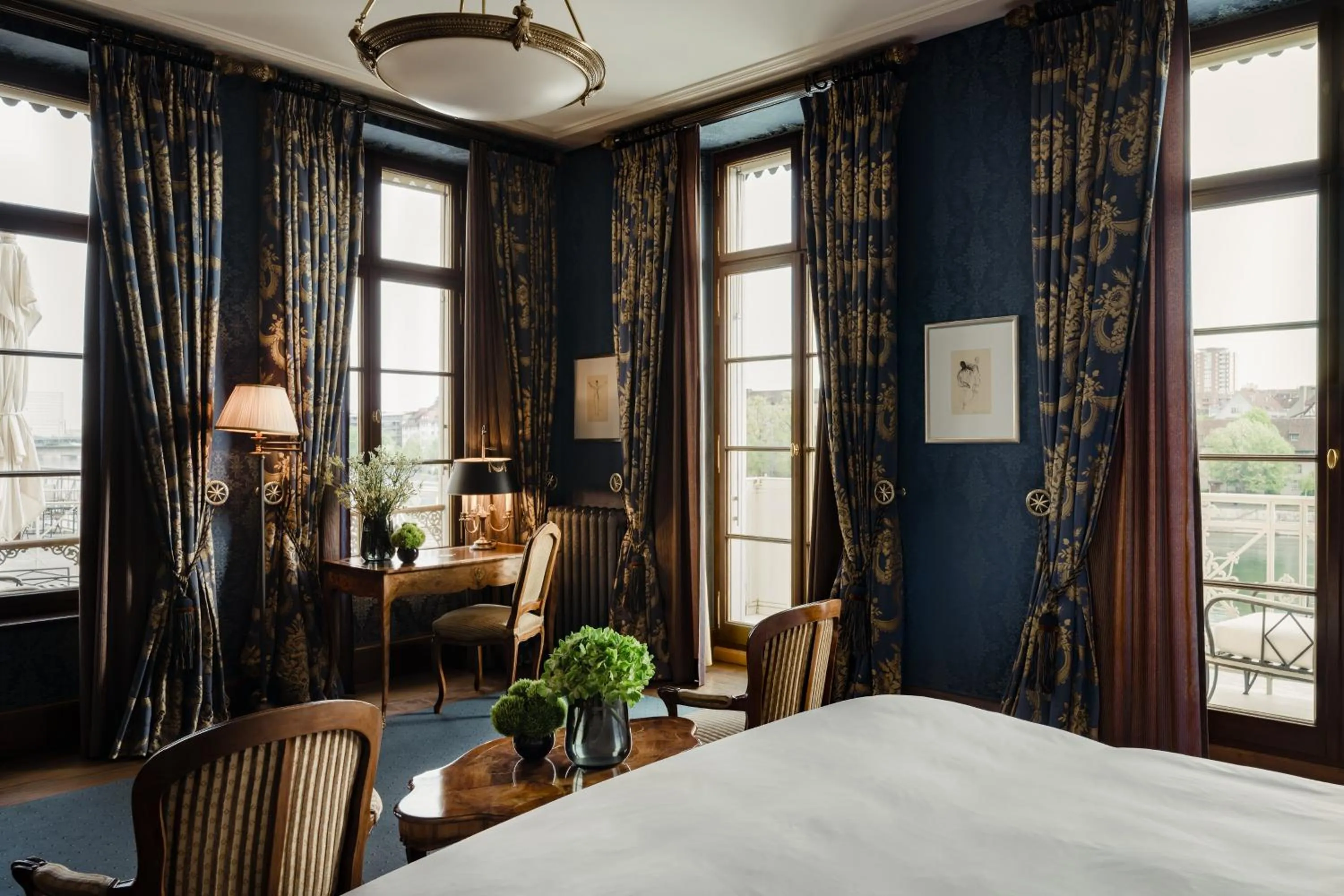 Photo of the whole room, Bed in Grand Hotel LES TROIS ROIS