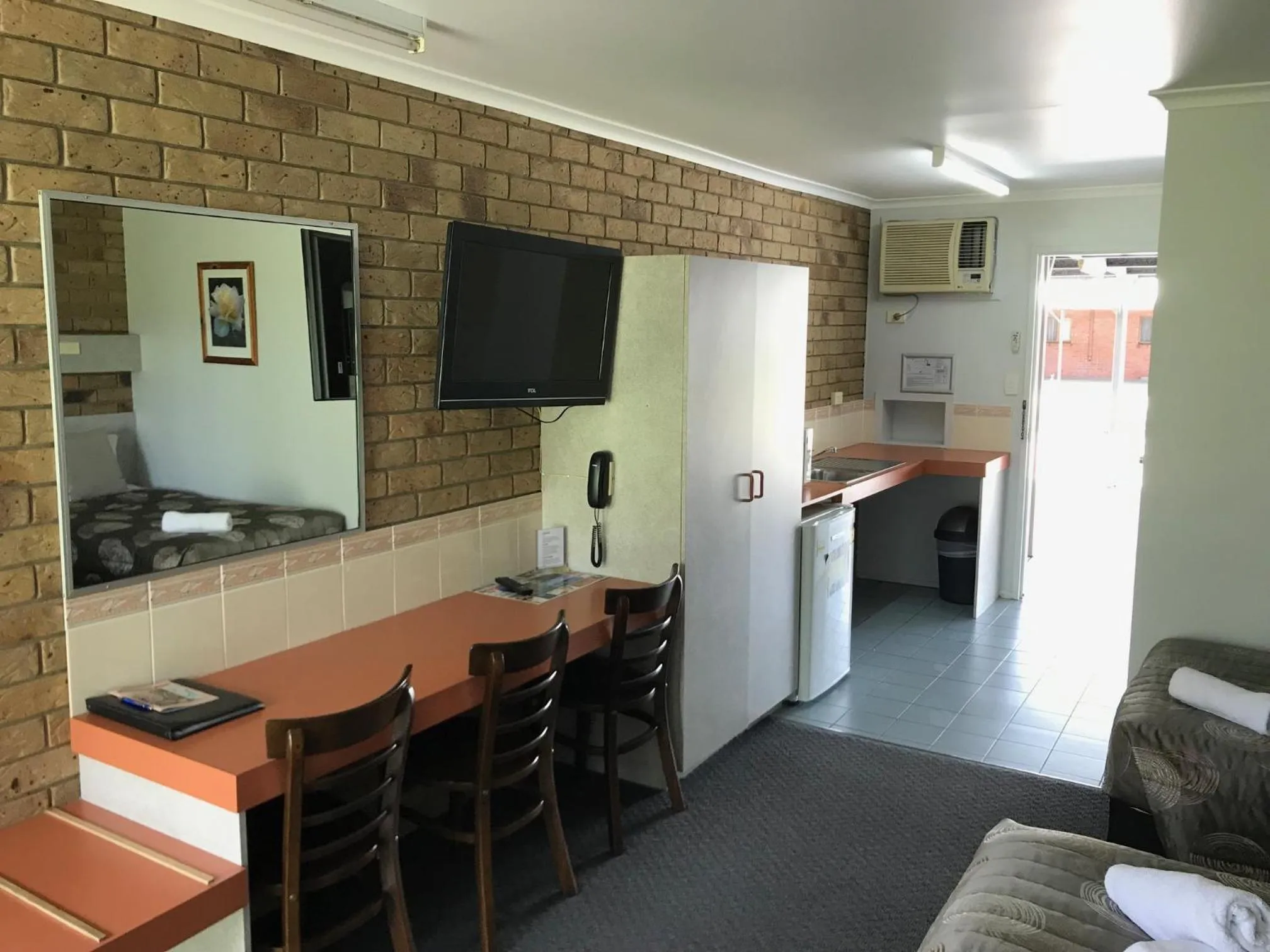 TV and multimedia in True Blue Motor Inn