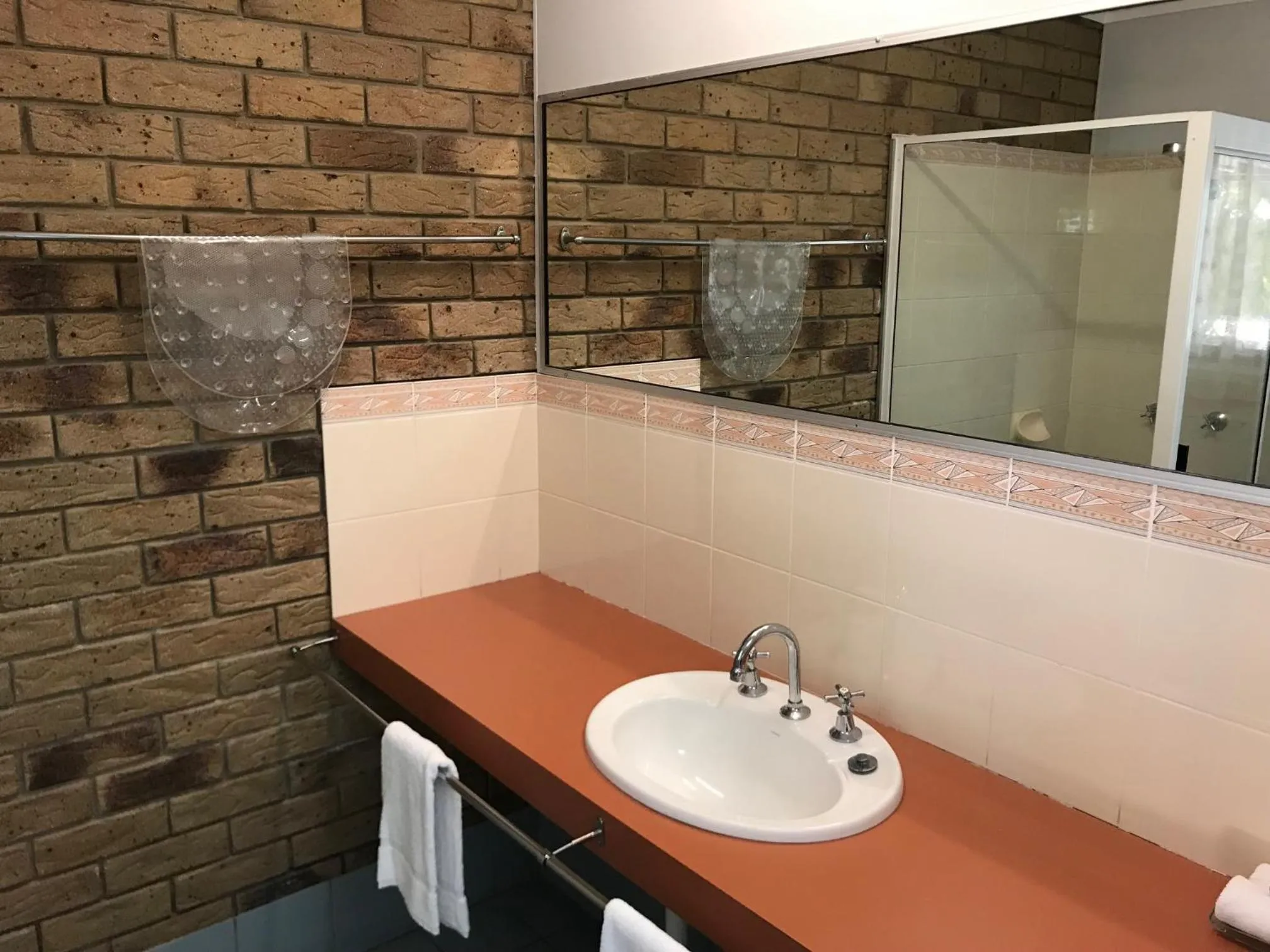 Shower in True Blue Motor Inn