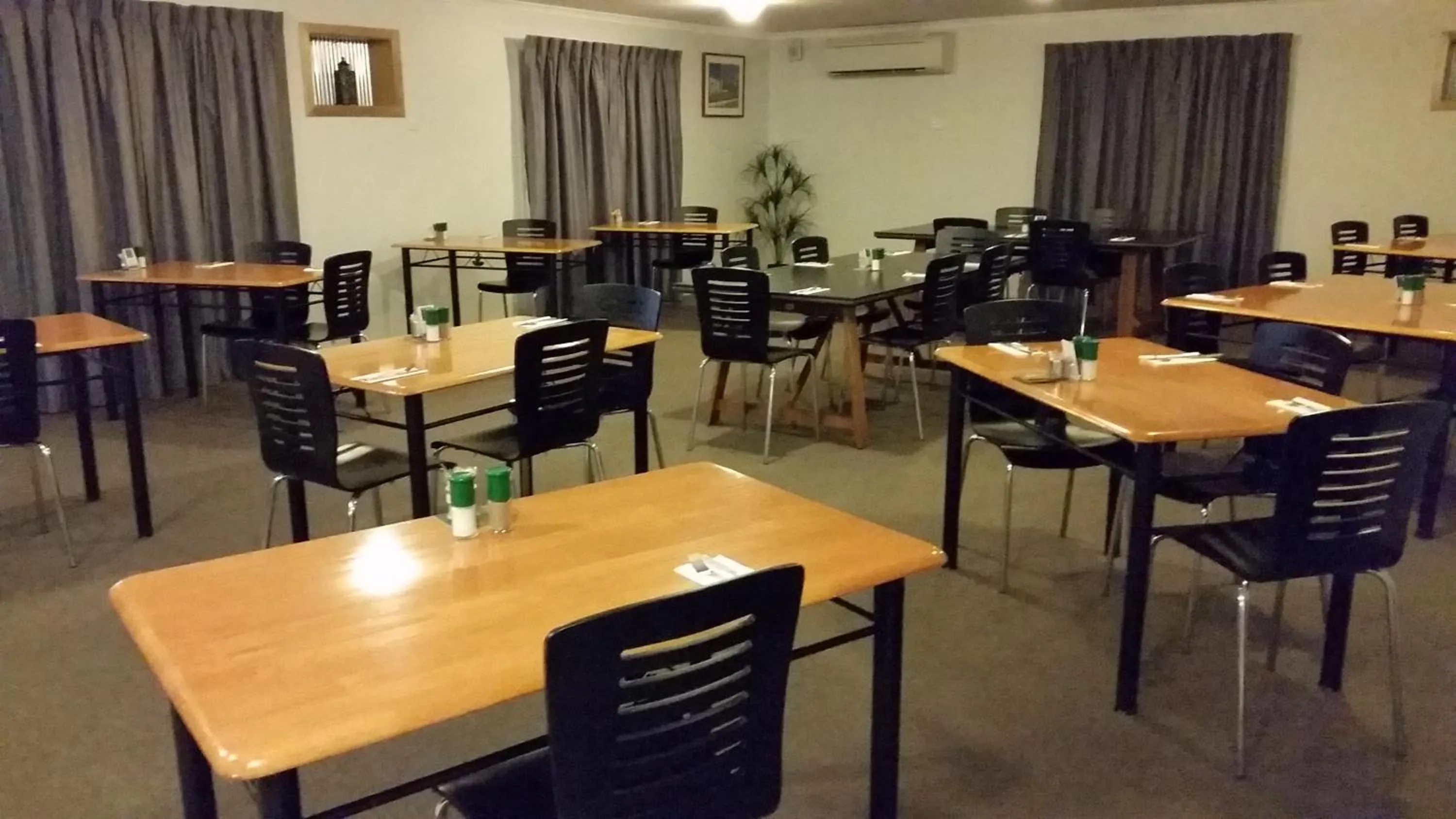 Restaurant/places to eat in True Blue Motor Inn