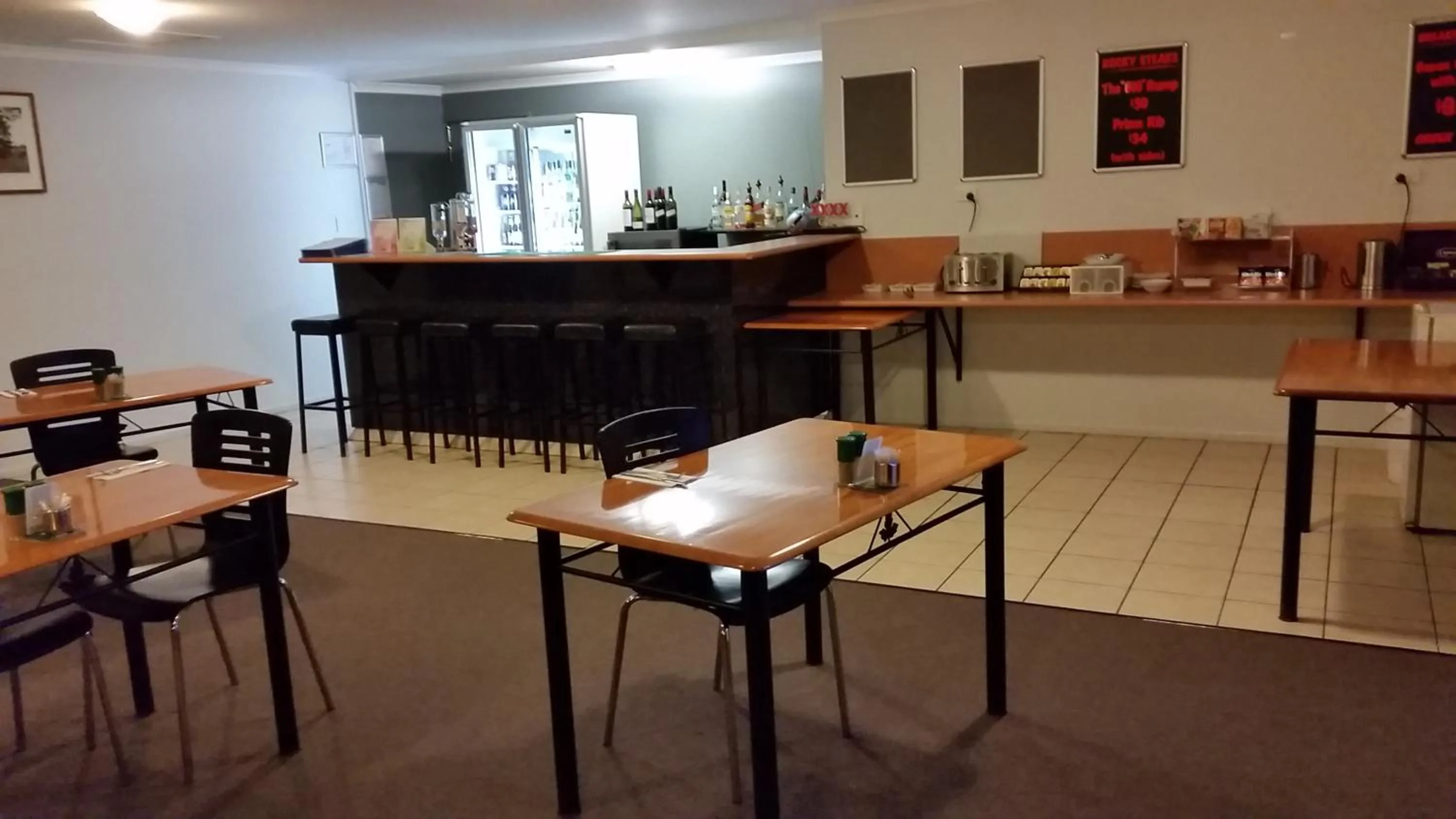 Lounge or bar in True Blue Motor Inn