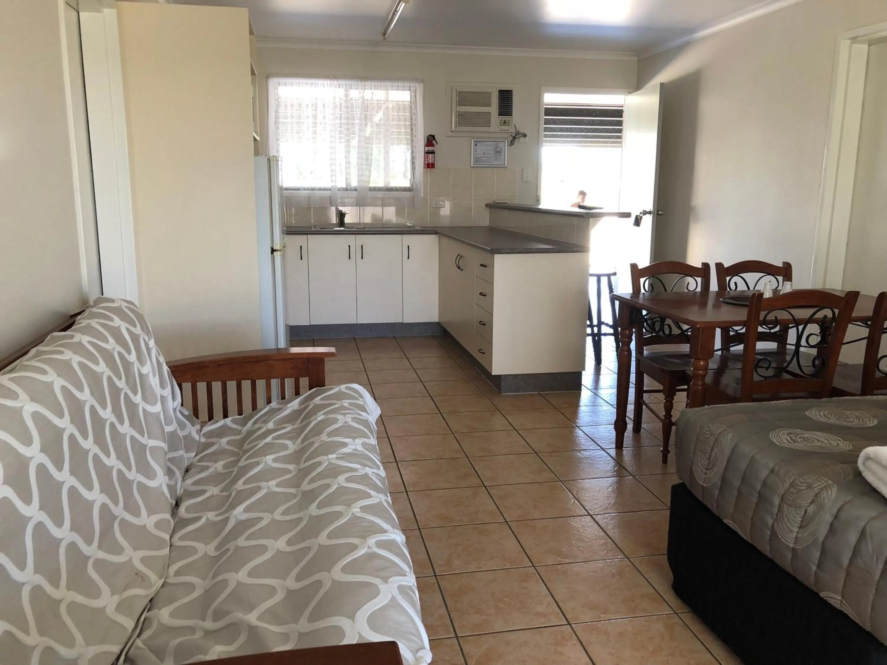 Kitchen or kitchenette in True Blue Motor Inn