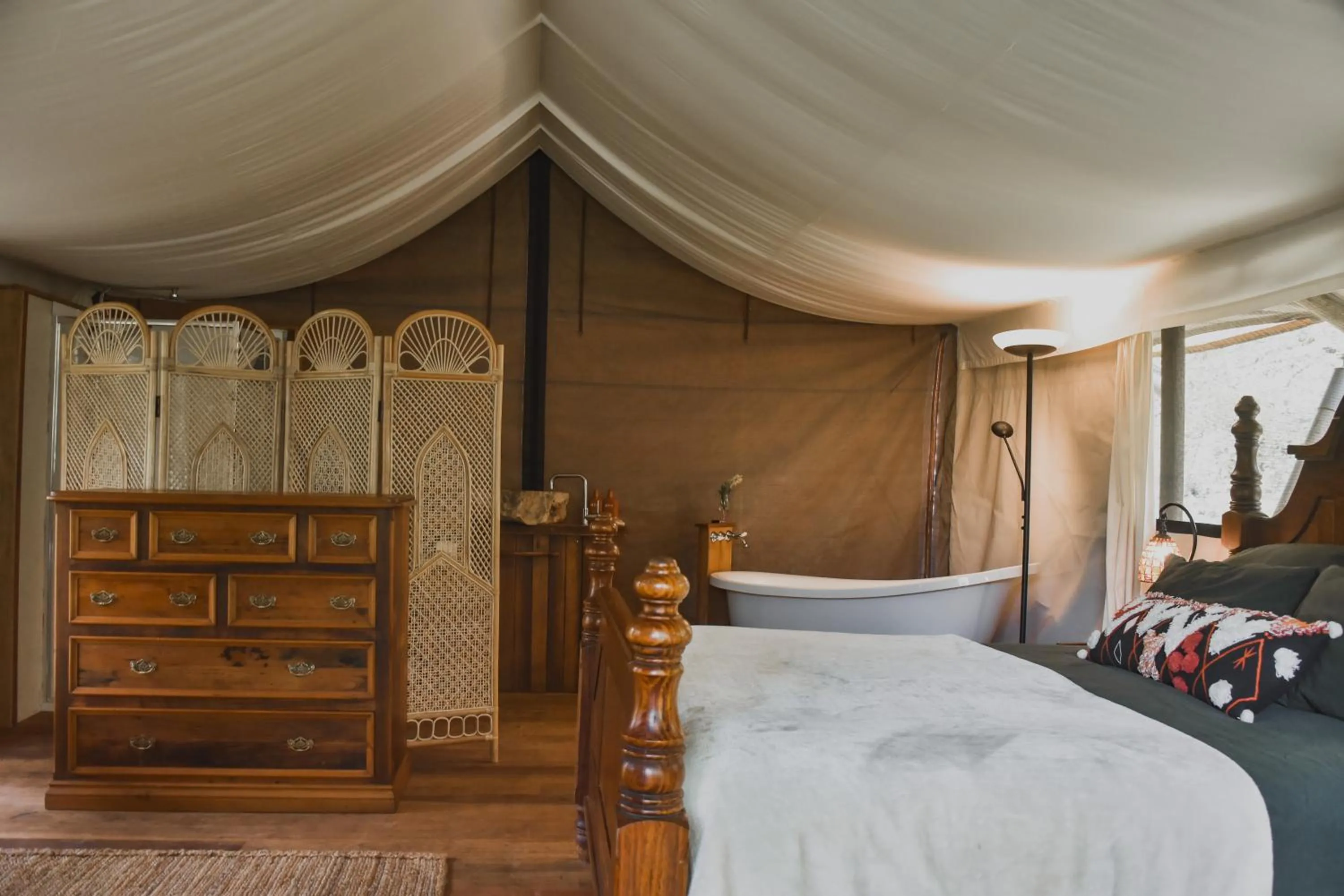 Bathroom, Bed in Silk Pavilions Glamping