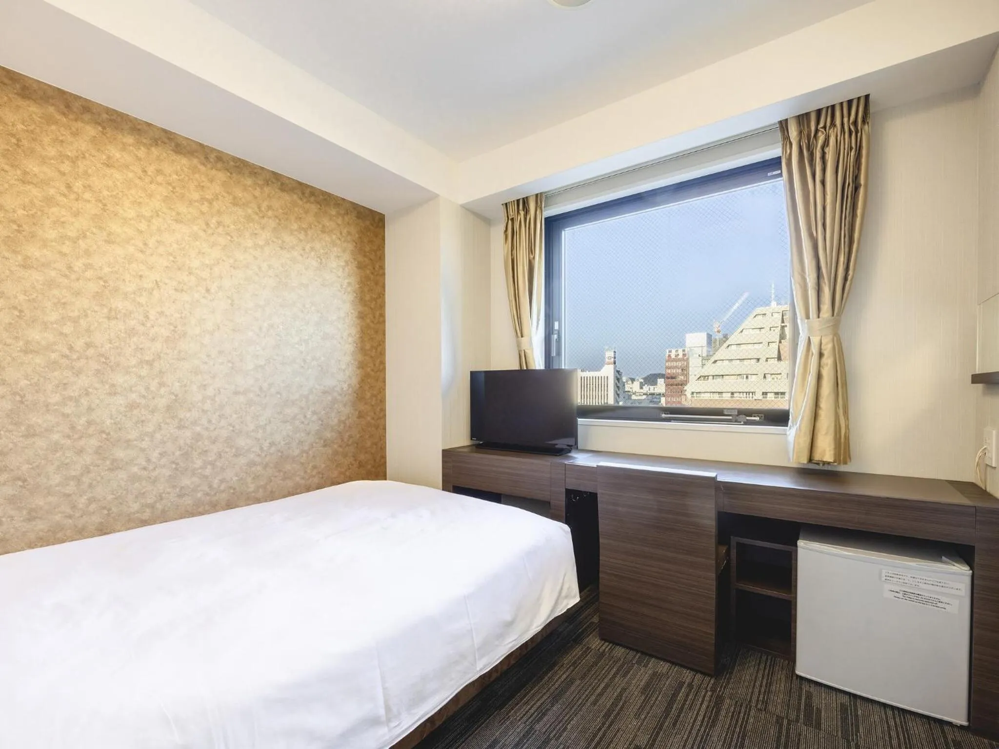 Photo of the whole room, Bed in KOKO HOTEL Himeji Castle - formerly Hotel Wing International Himeji