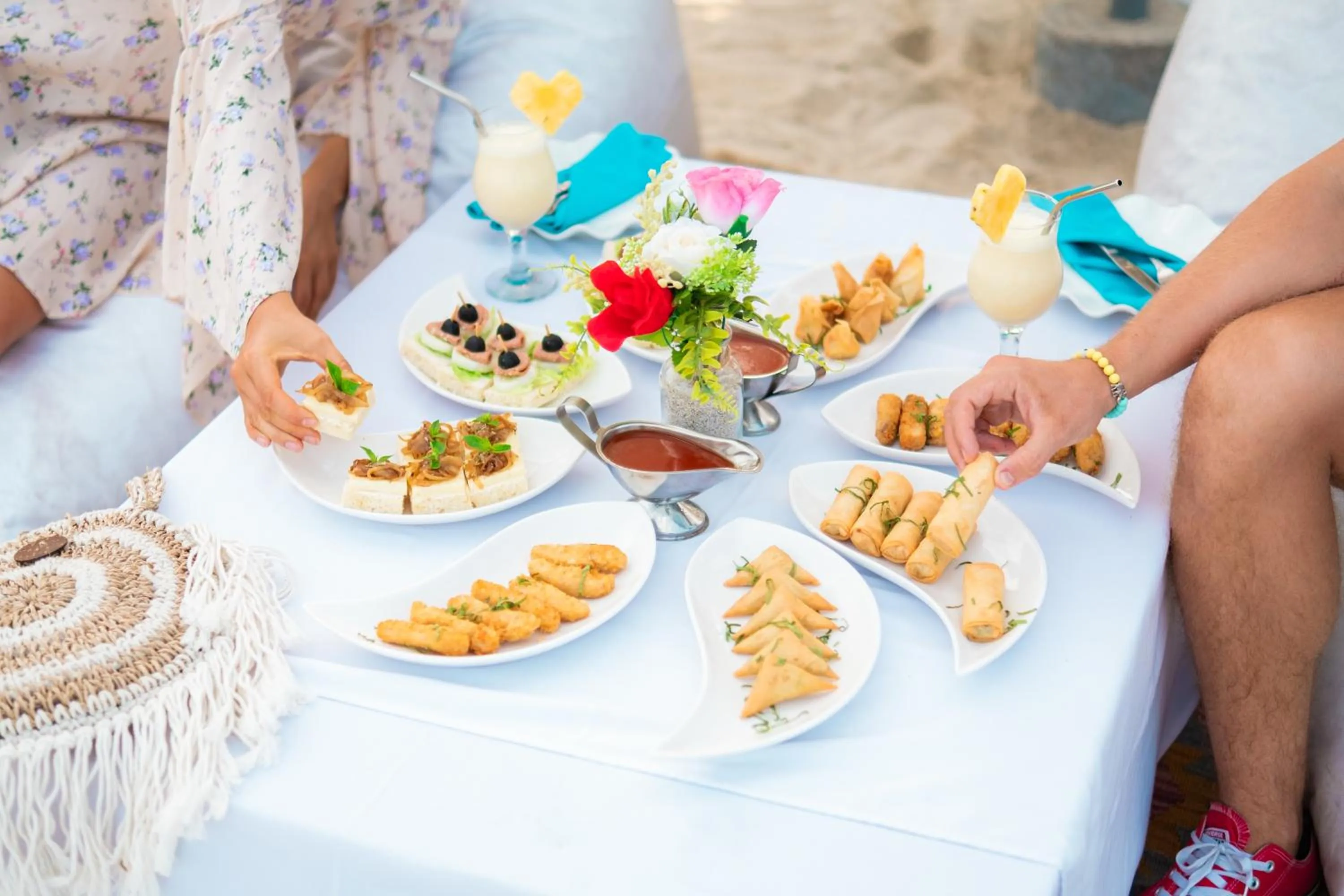 Restaurant/places to eat in Villa Almarik Resort