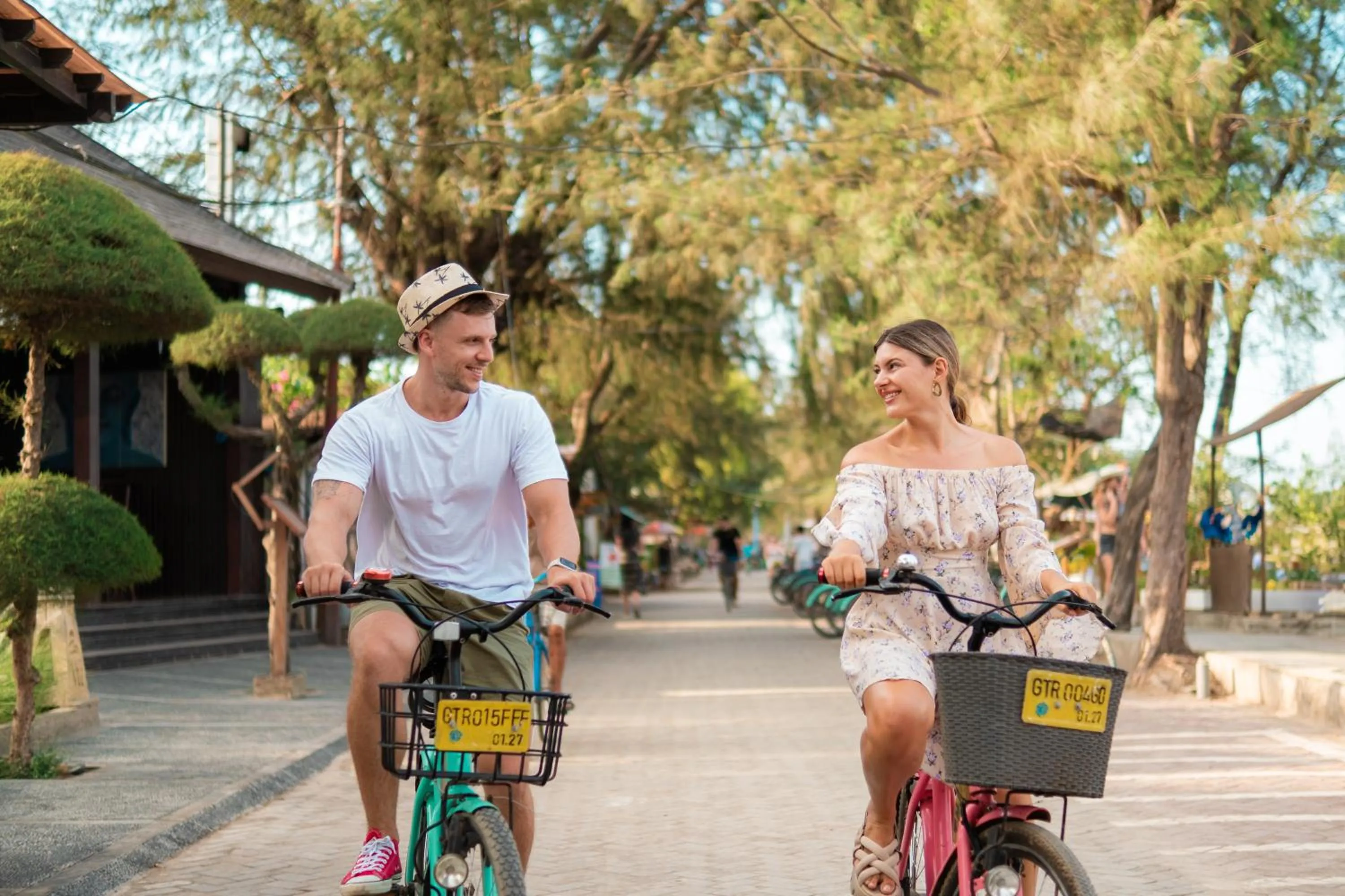 Day in Villa Almarik Resort