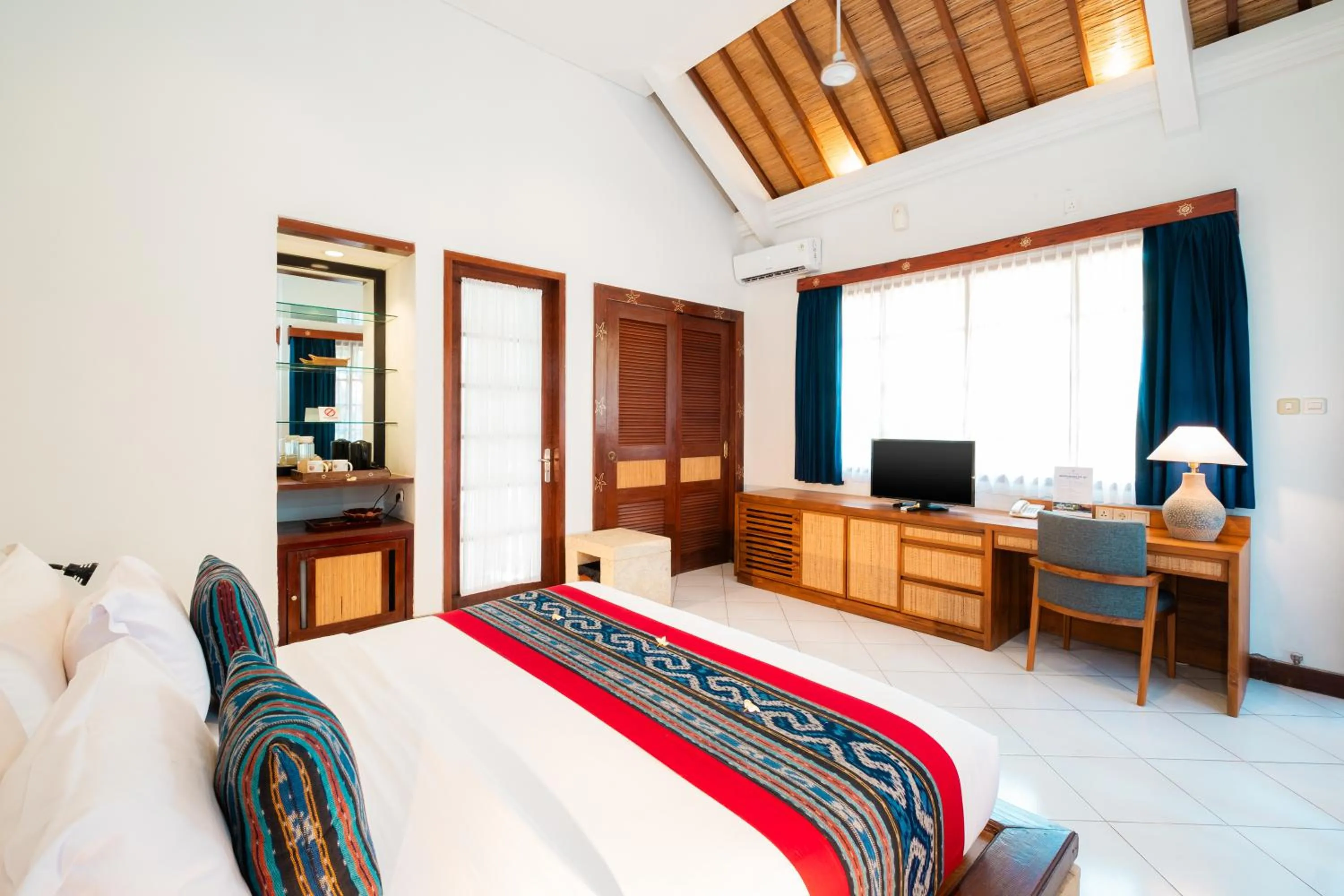 Property building, Bed in Villa Almarik Resort