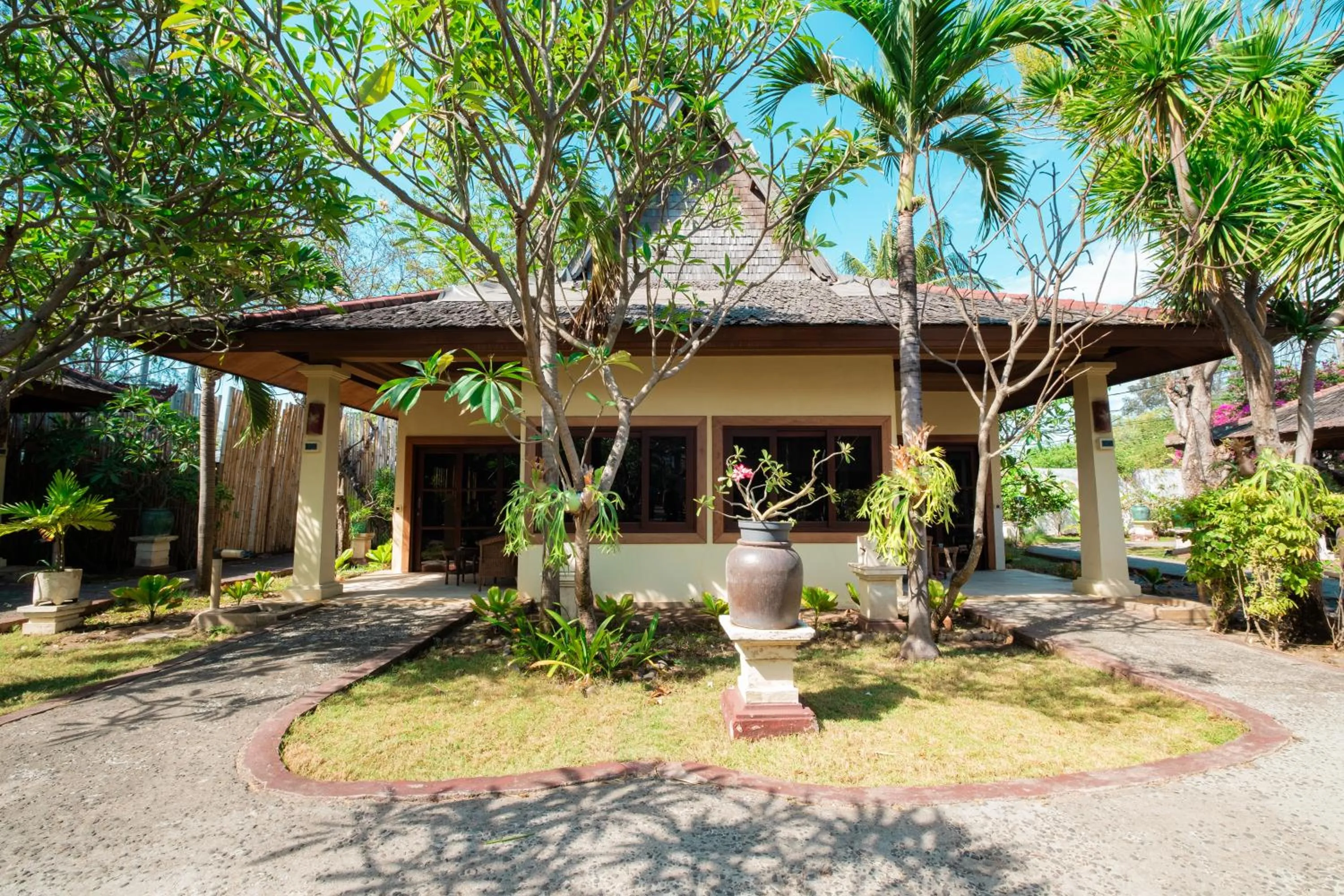 Property building in Villa Almarik Resort