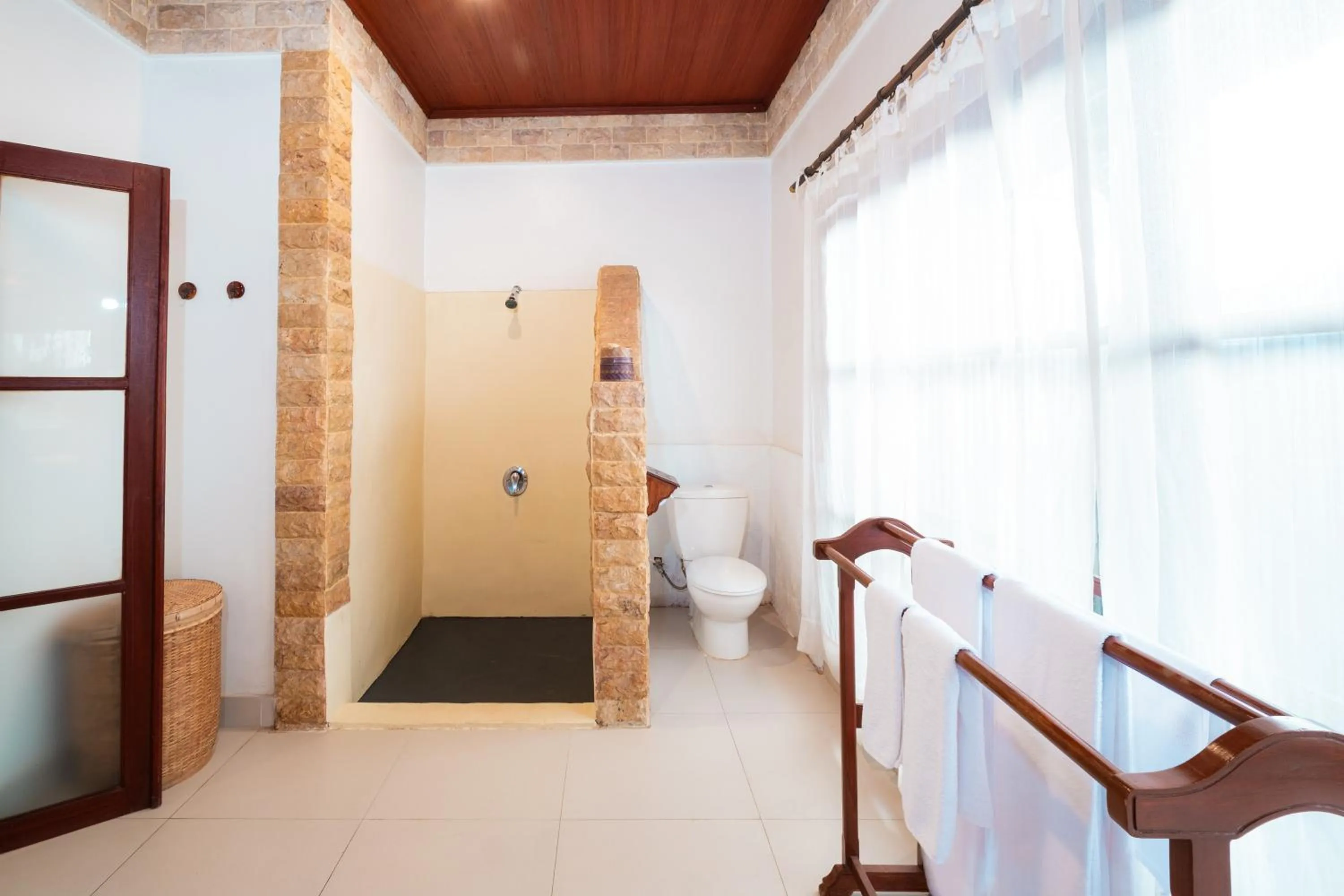 Shower in Villa Almarik Resort