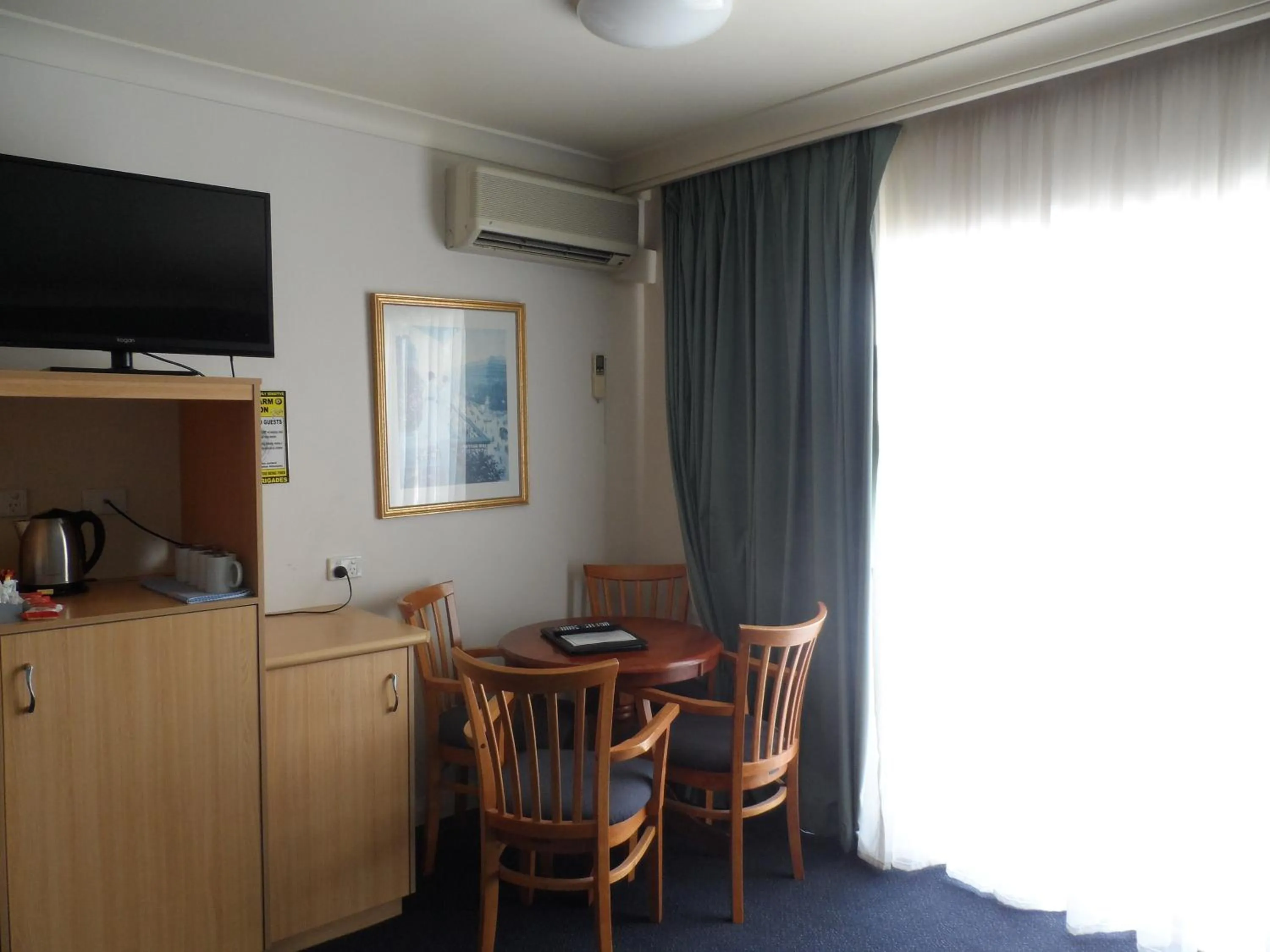 TV and multimedia in El Lago Waters Hotel