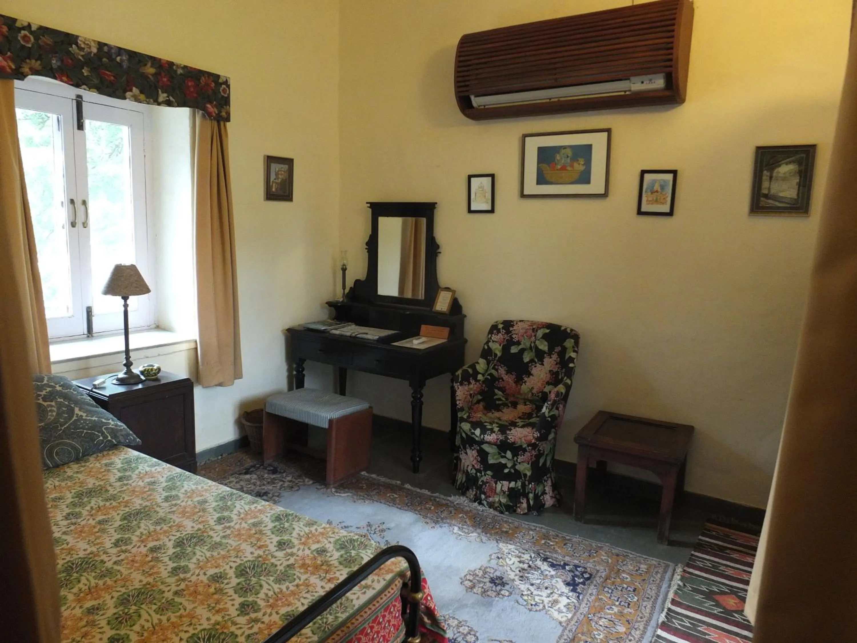 Bed in Udai Bilas Palace