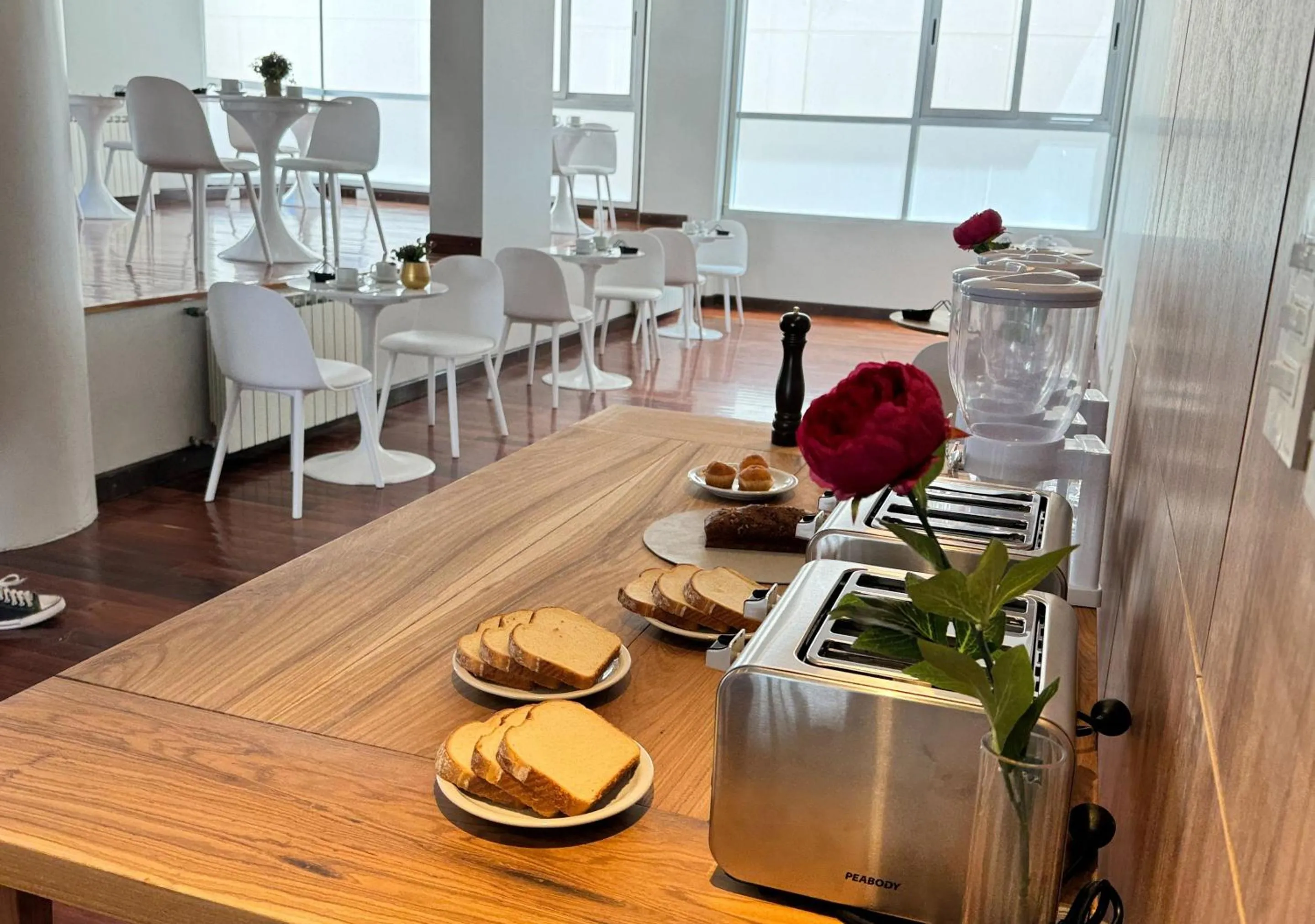 Restaurant/places to eat in Roomie Salta by DOT Suites