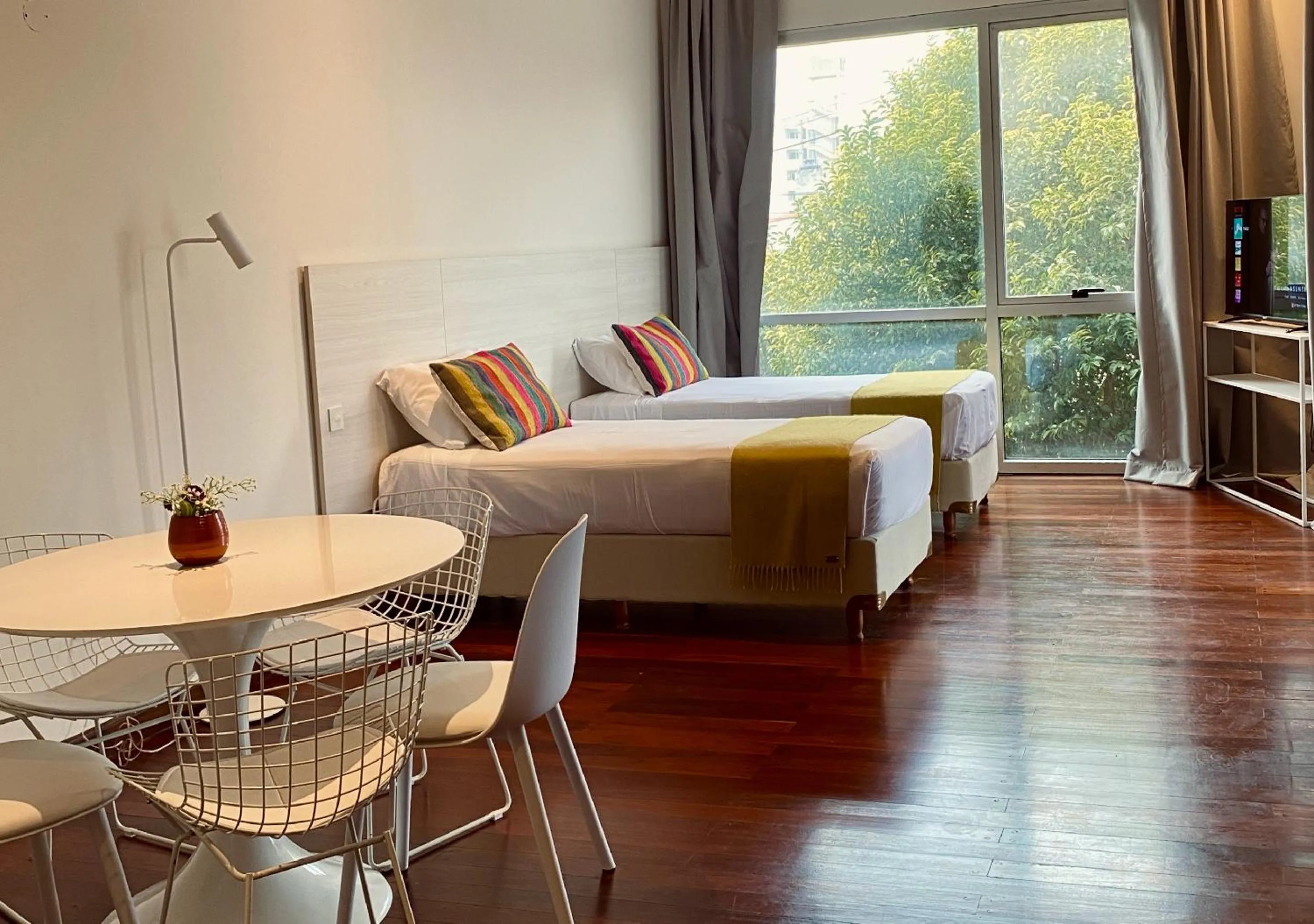 Photo of the whole room, Bed in Roomie Salta by DOT Suites