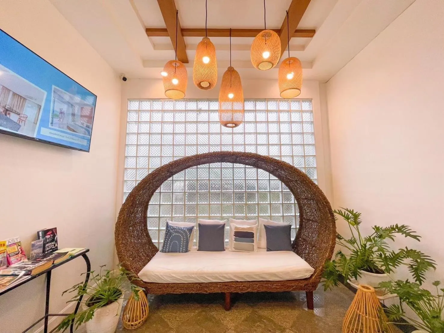 Lobby or reception, Bed in Royal Beach View